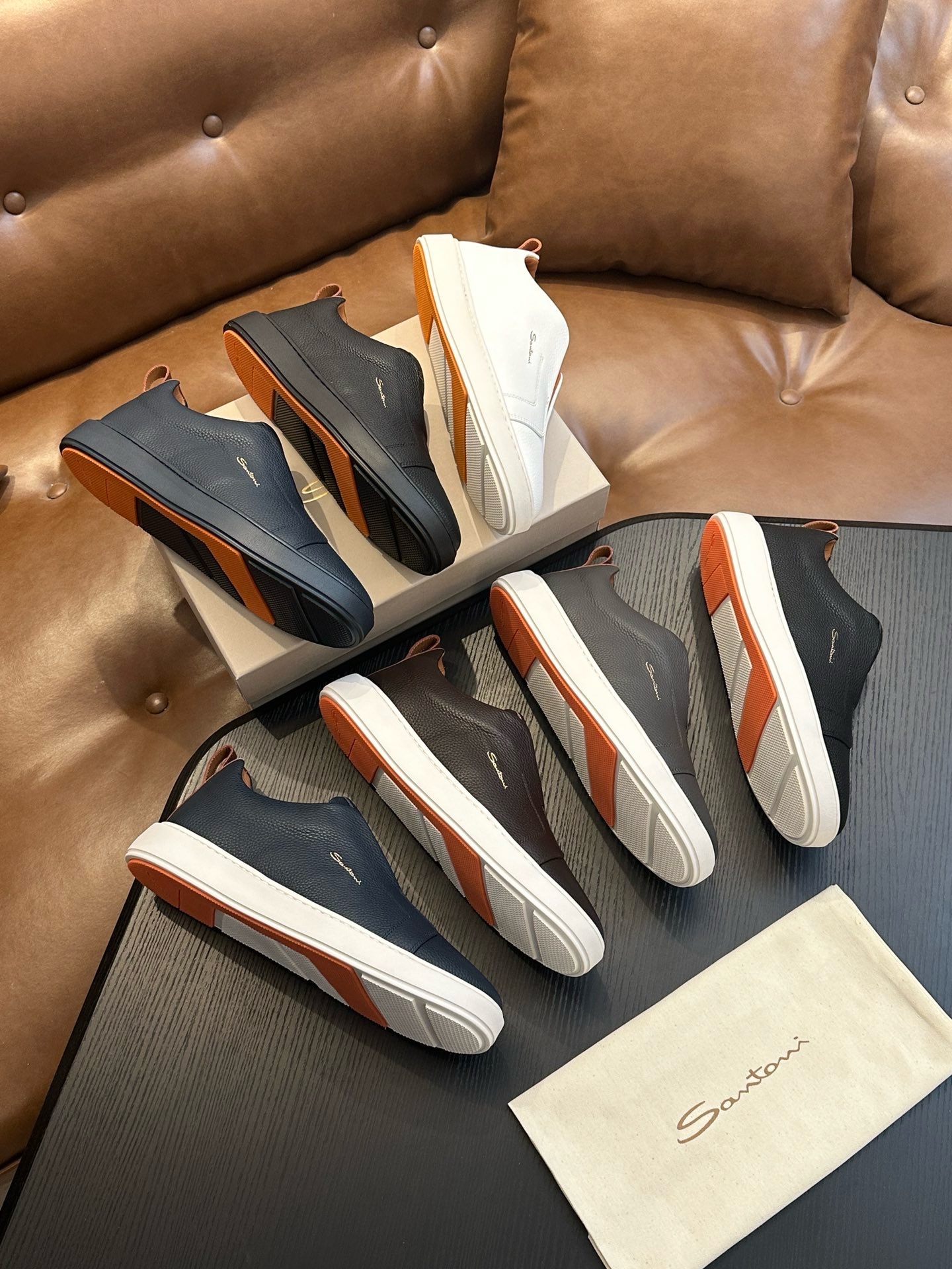 Слипоны мужские в стиле Santoni белого цвета