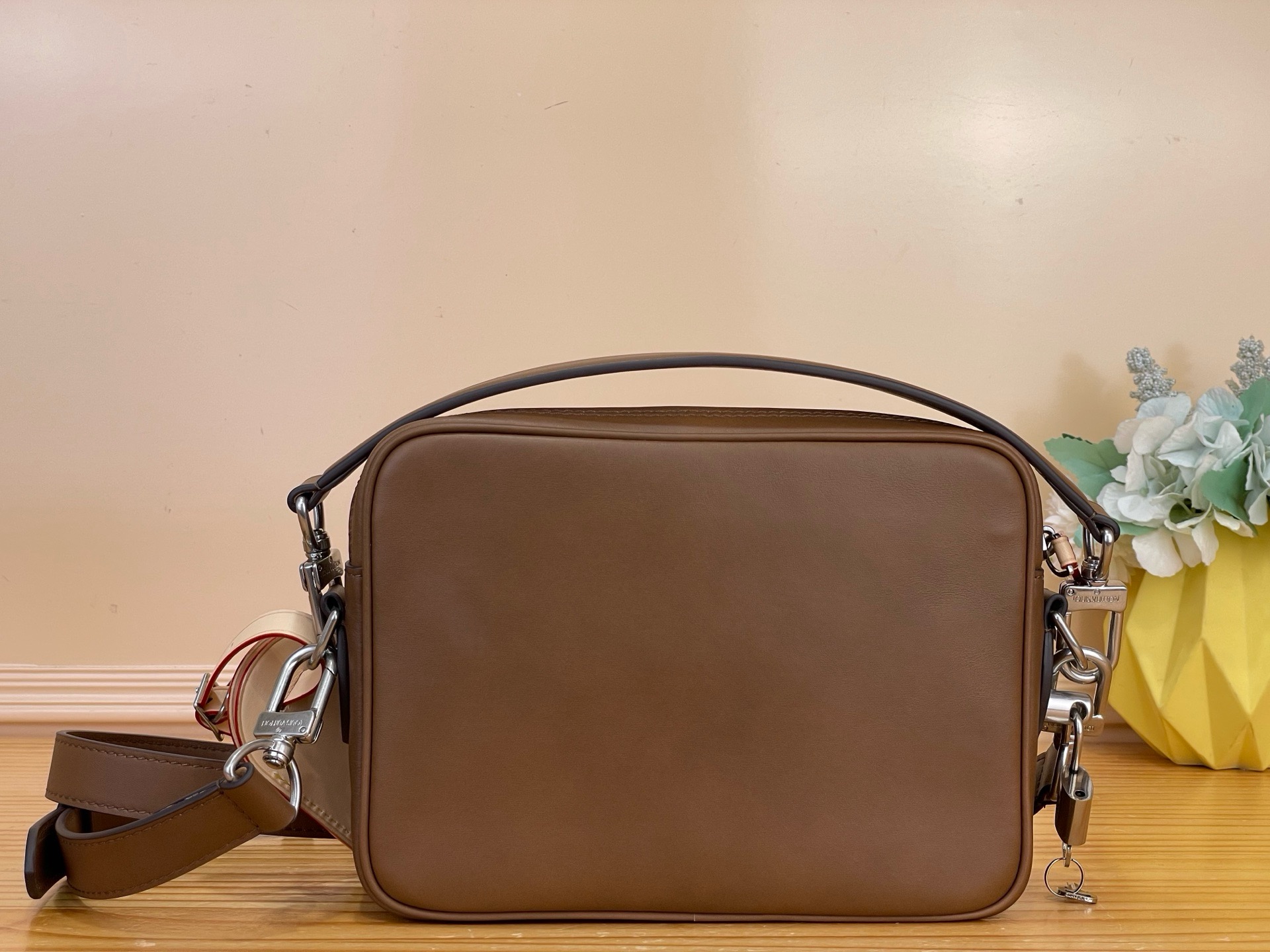 Сумка мужская Louis Vuitton Nil  коричневого цвета