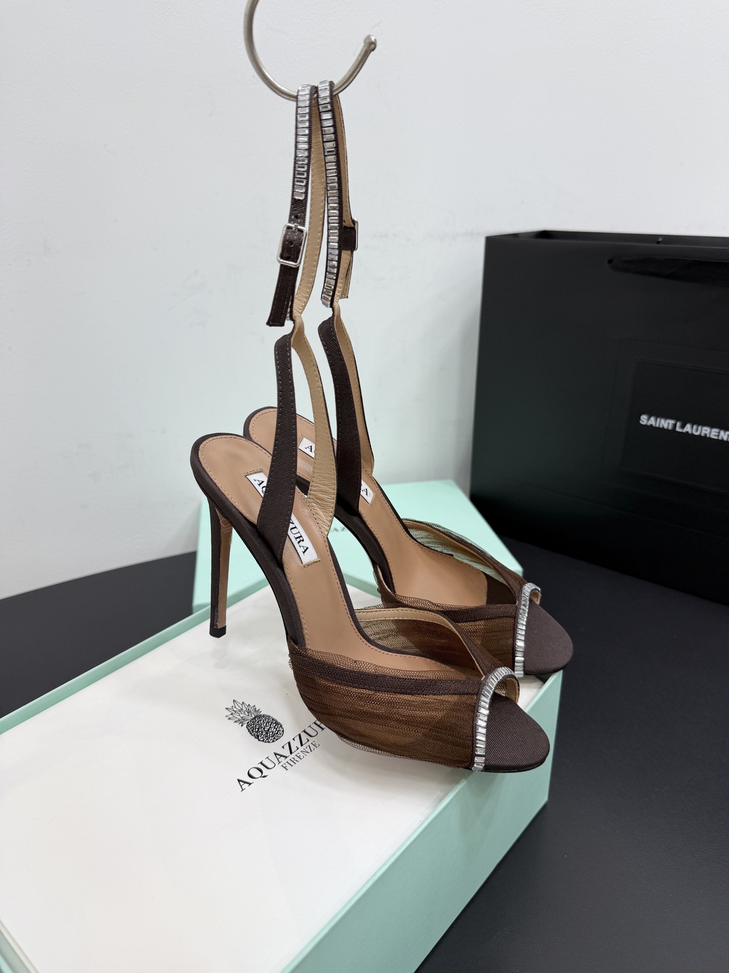 Босоножки женские Aquazzura коричневого цвета