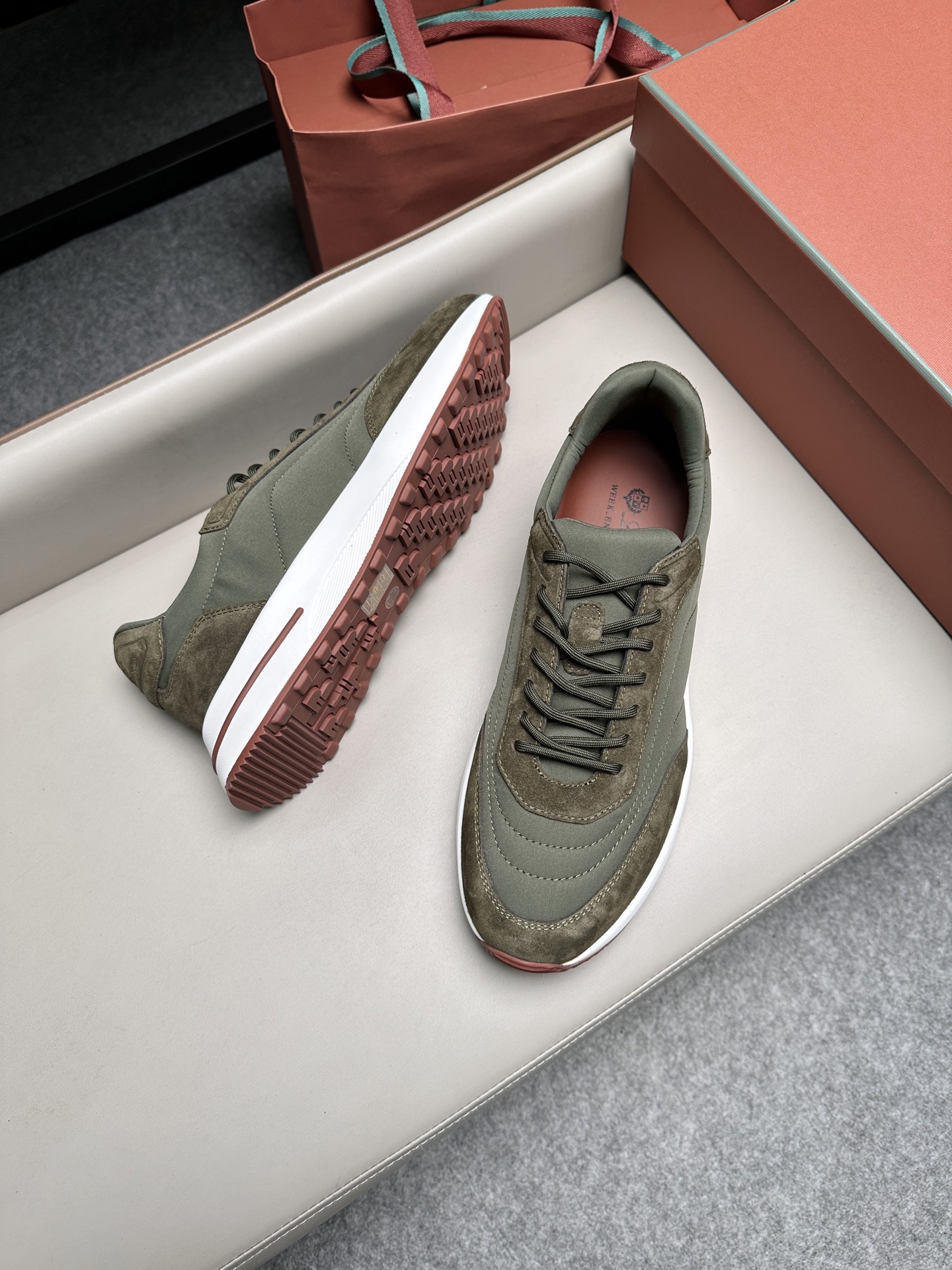 Кроссовки мужские в стиле Loro Piana оливкового цвета