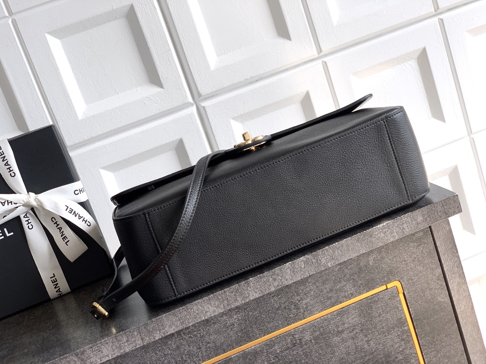 Сумка женская Chanel CF Shopping Bag черного цвета