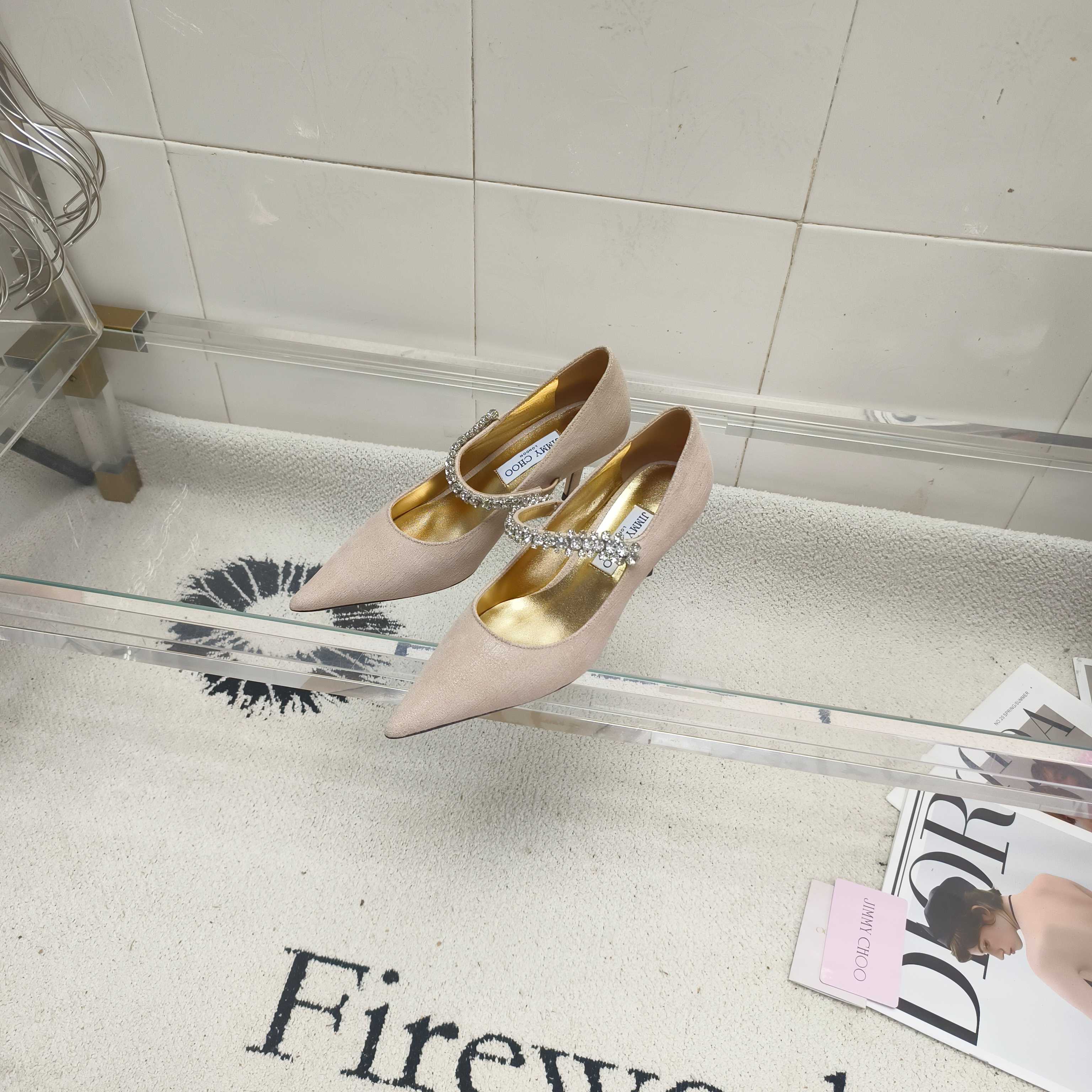 Туфли женские в стиле Jimmy Choo Bing Pump бежевого цвета