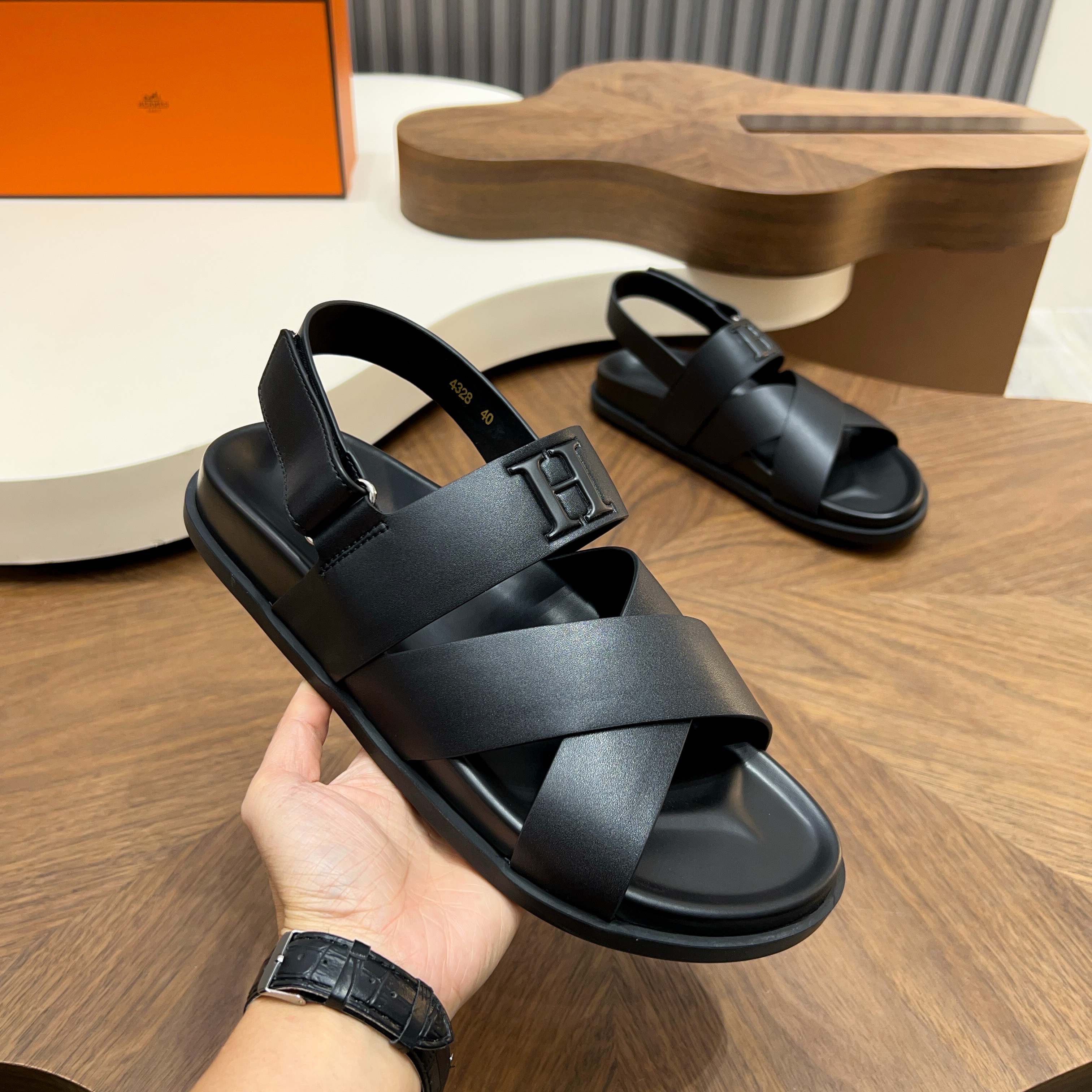 Сандалии мужские в стиле Hermès чёрного цвета