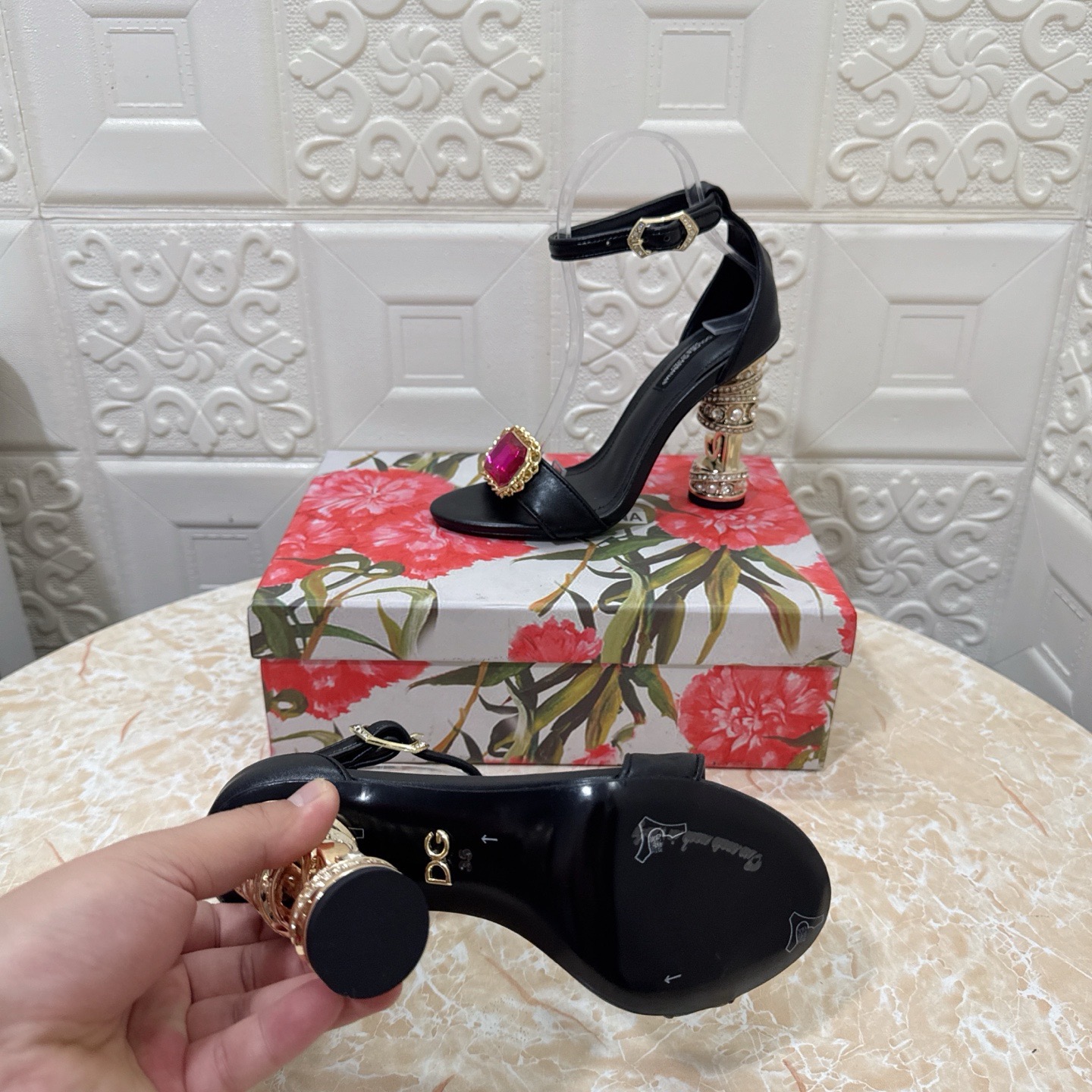 Босоножки женские Dolce & Gabbana чёрного цвета