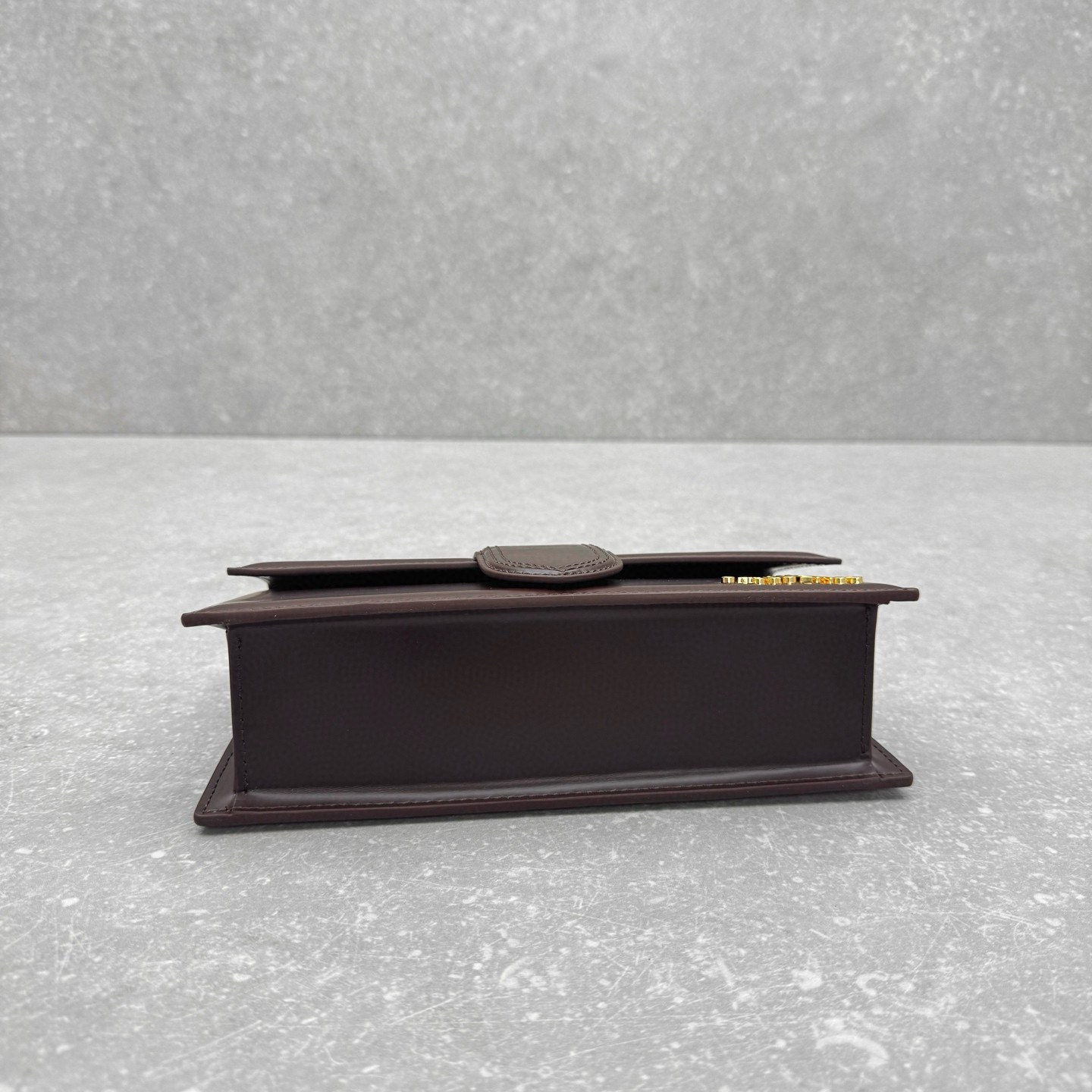 Сумка женская в стиле Jacquemus Le Bambino из натуральной кожи шоколадного цвета