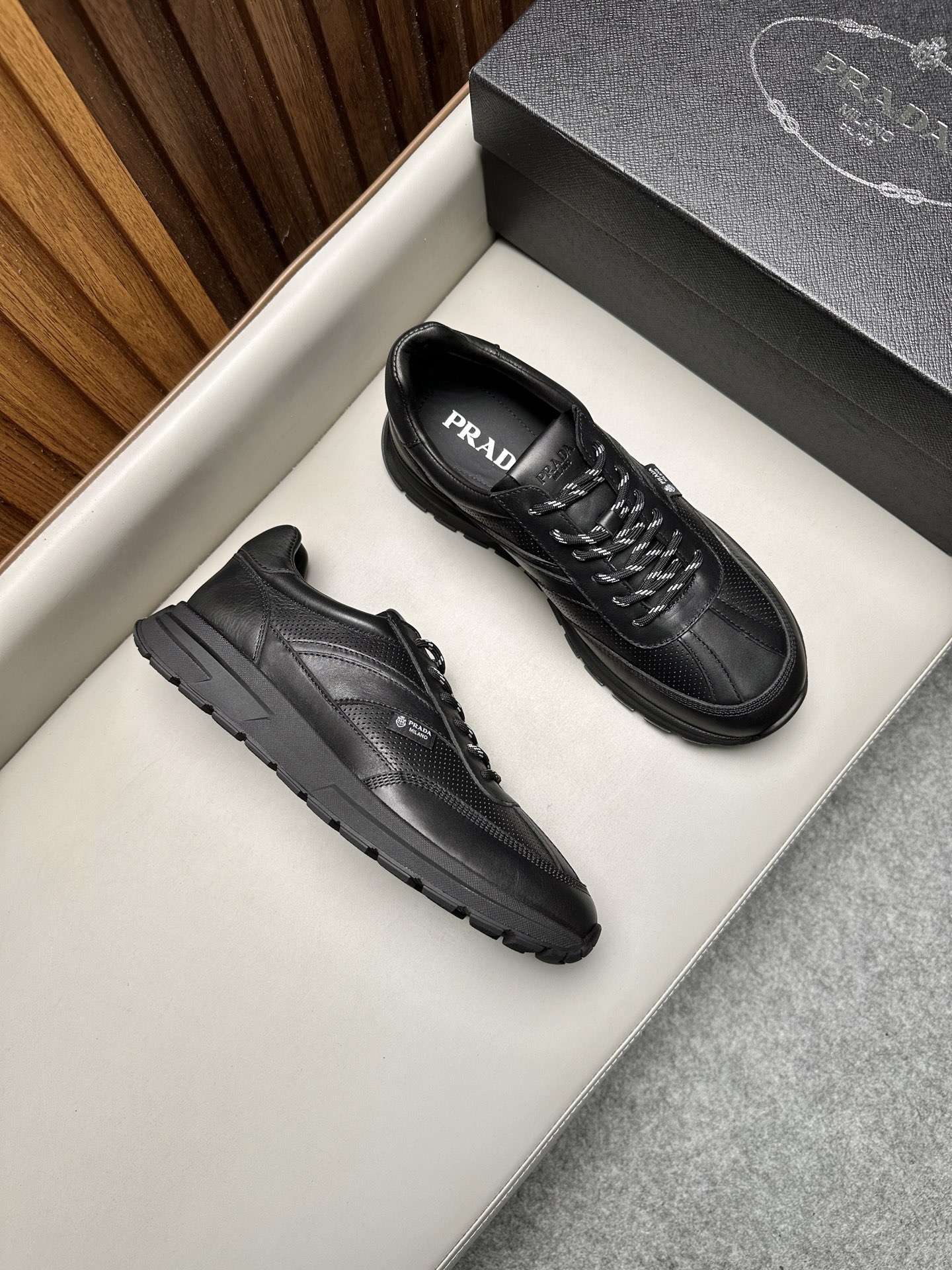 Кроссовки мужские Prada чёрного цвета