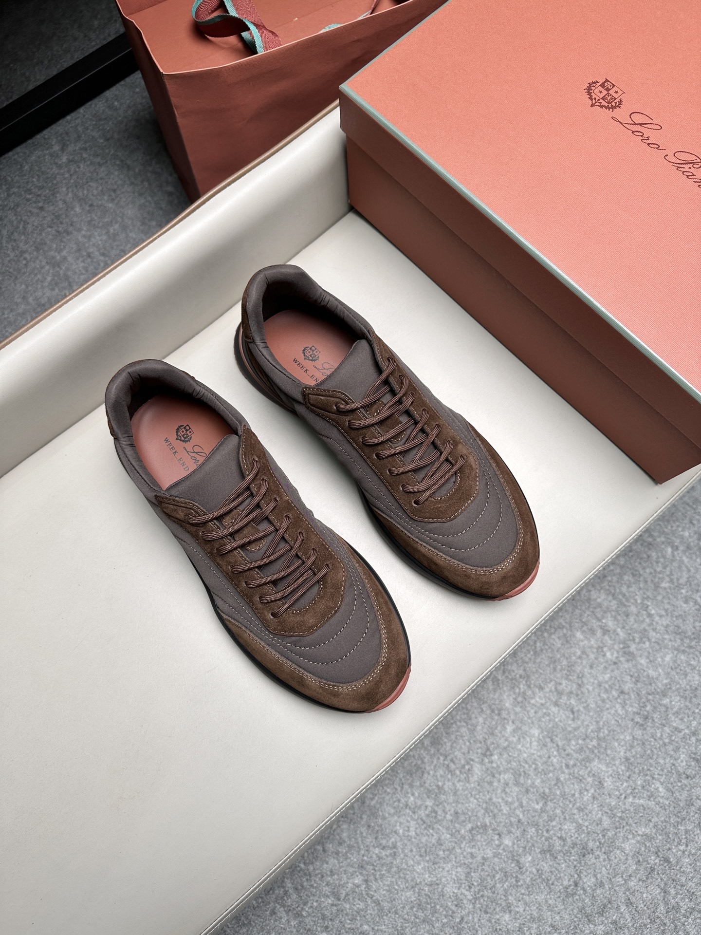 Кроссовки мужские в стиле Loro Piana коричневого цвета