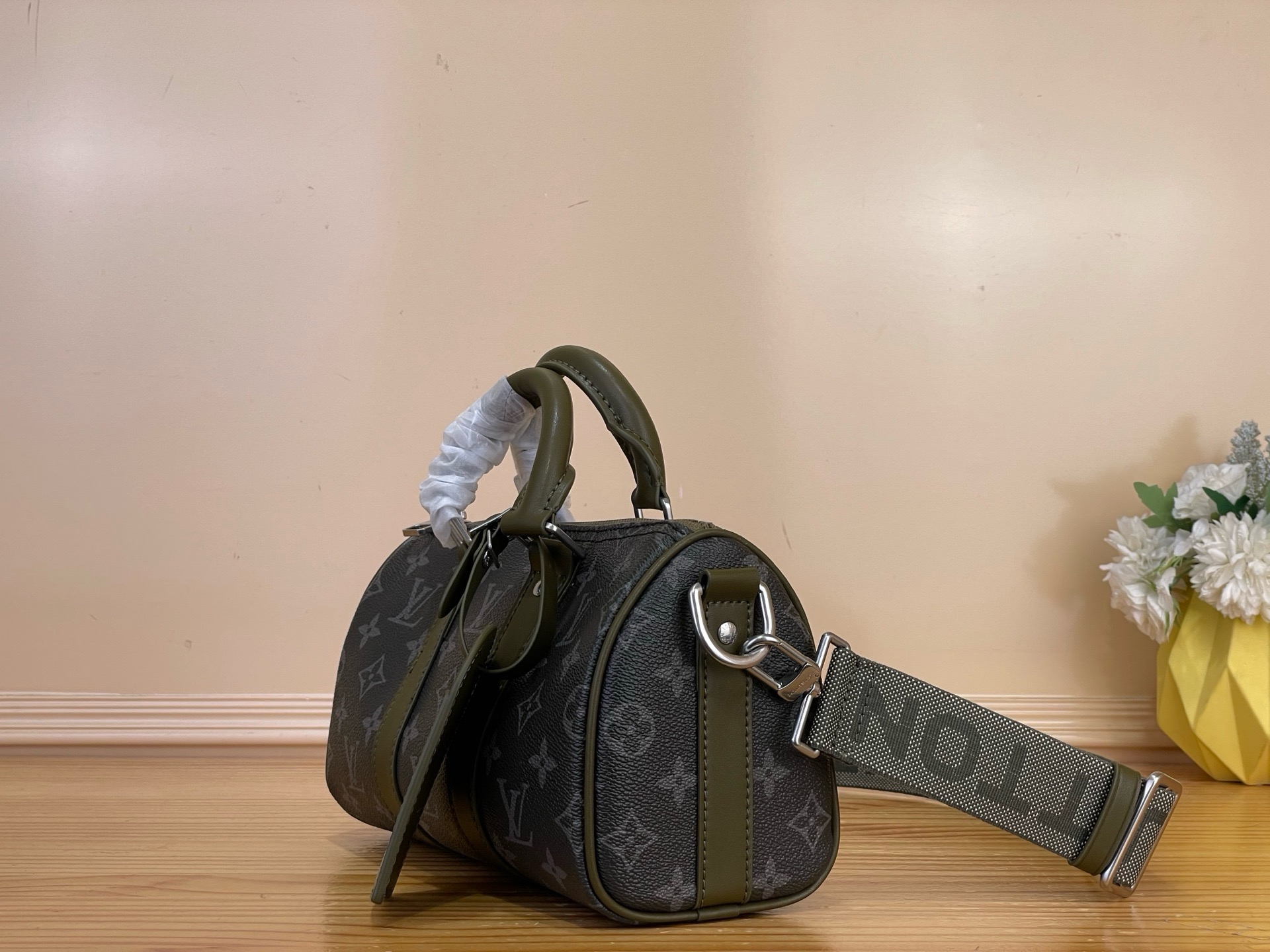 Сумка мужская Louis Vuitton Keepall Bandoulière 25 чёрно-зелёного цвета