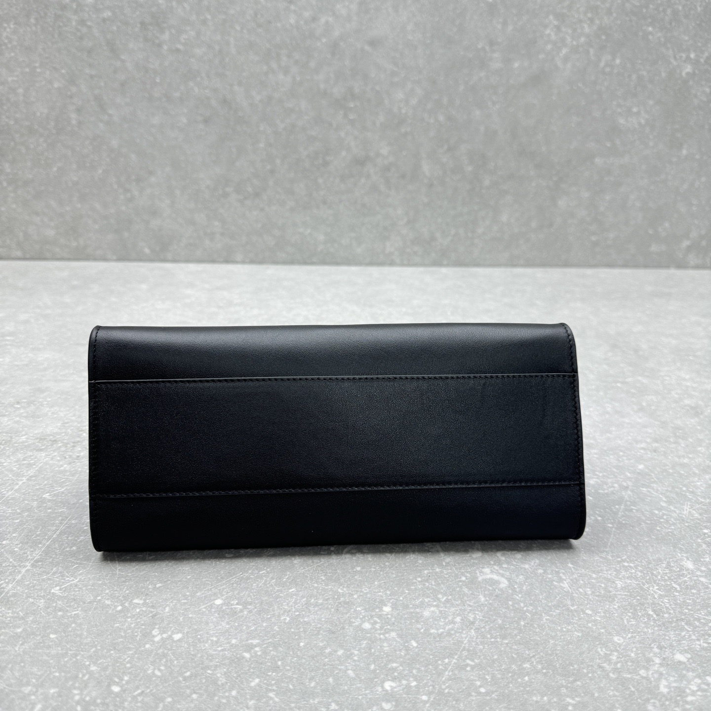 Сумка женская в стиле The Row Peggy Clutch черного цвета