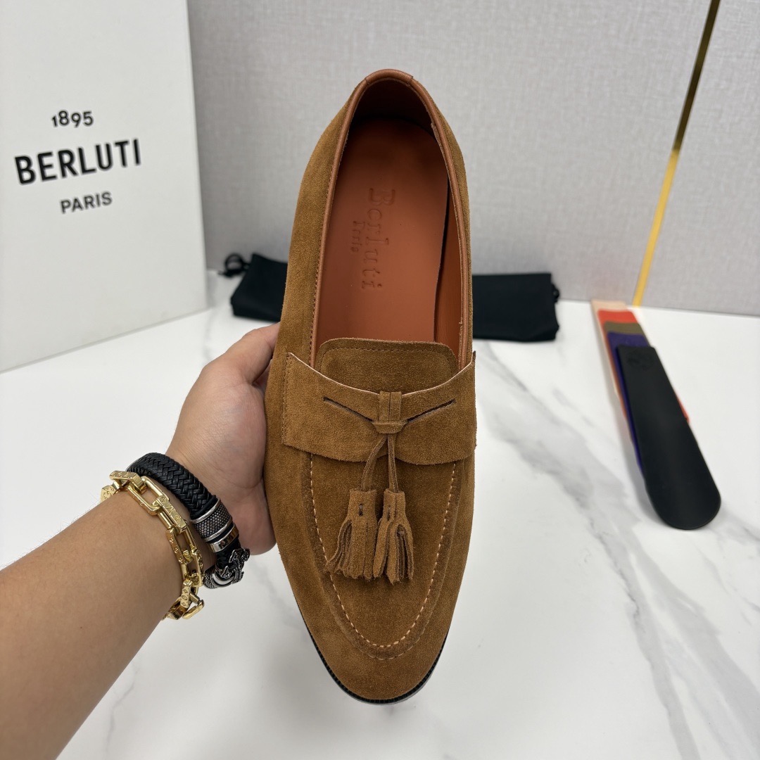 Лоферы мужские в стиле Berluti Lorenzo из натуральной замши коричневого цвета