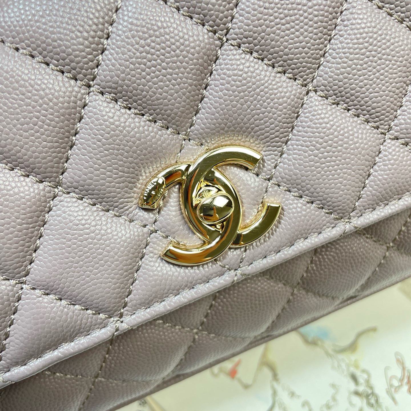 Сумка женская в стиле Chanel Coco Handle серо-бежевого цвета