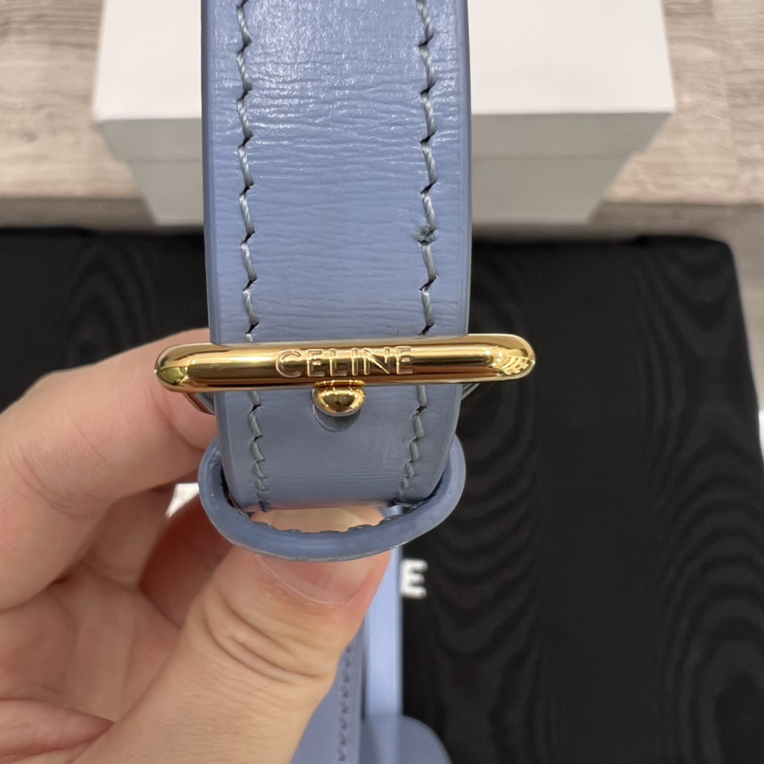 Сумка женская в стиле Celine Teen Triomphe компактная голубого цвета