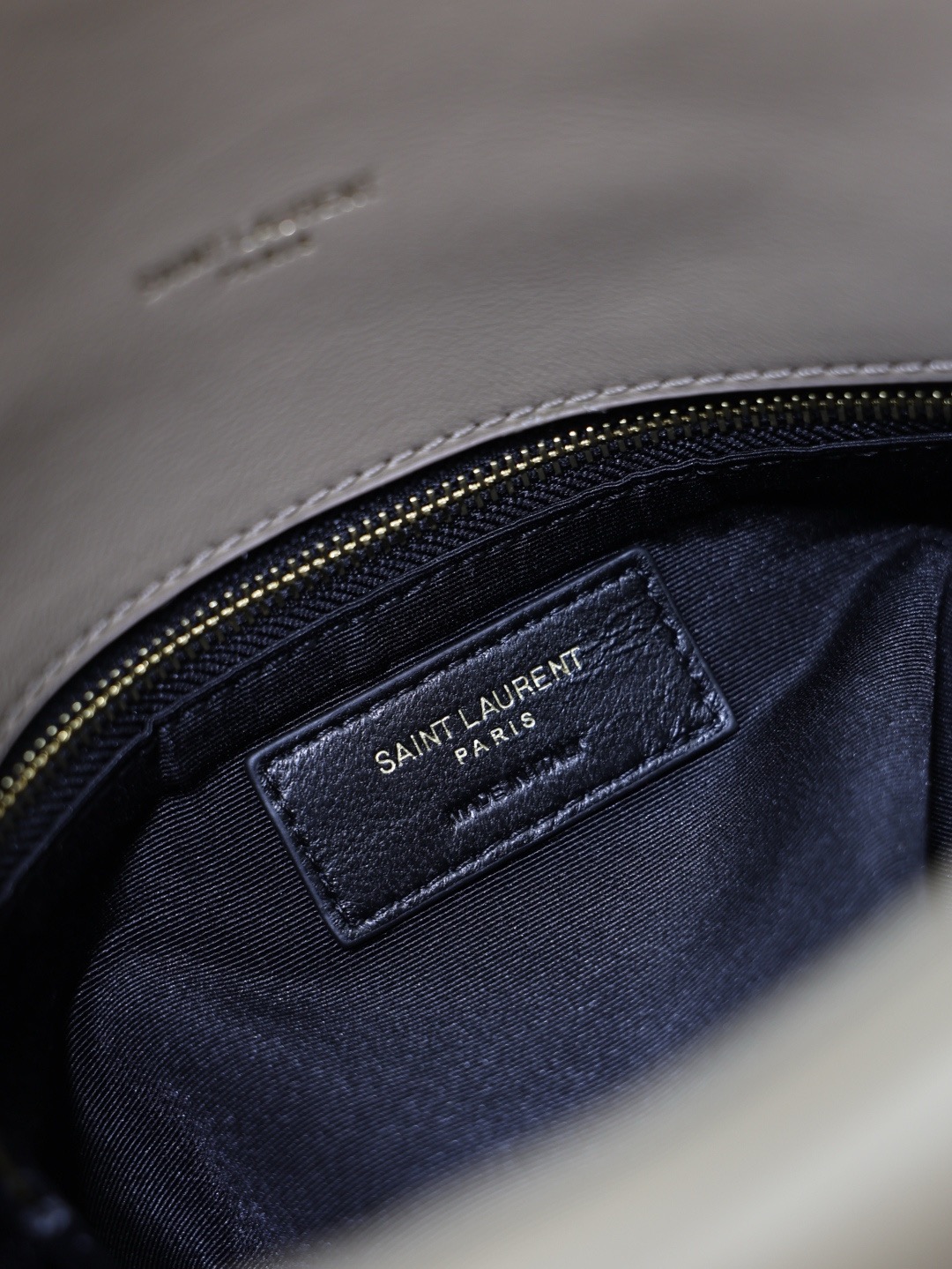 Сумка женская Saint Laurent LouLou Puffer кофейного цвета
