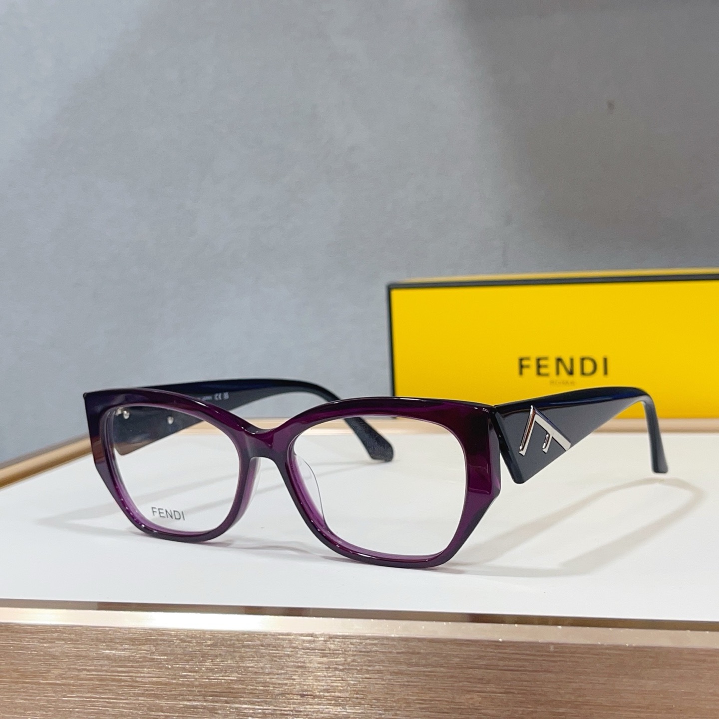 Оправа женская в стиле Fendi FE50063