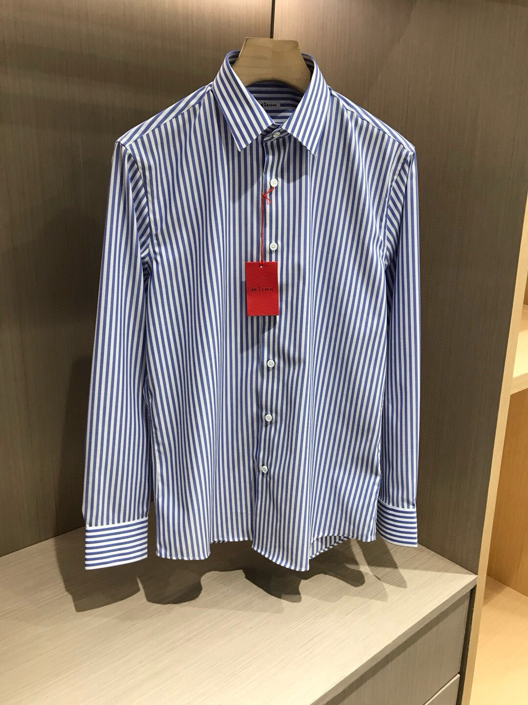 Рубашка мужская Kiton в голубую полоску с перламутровыми пуговицами