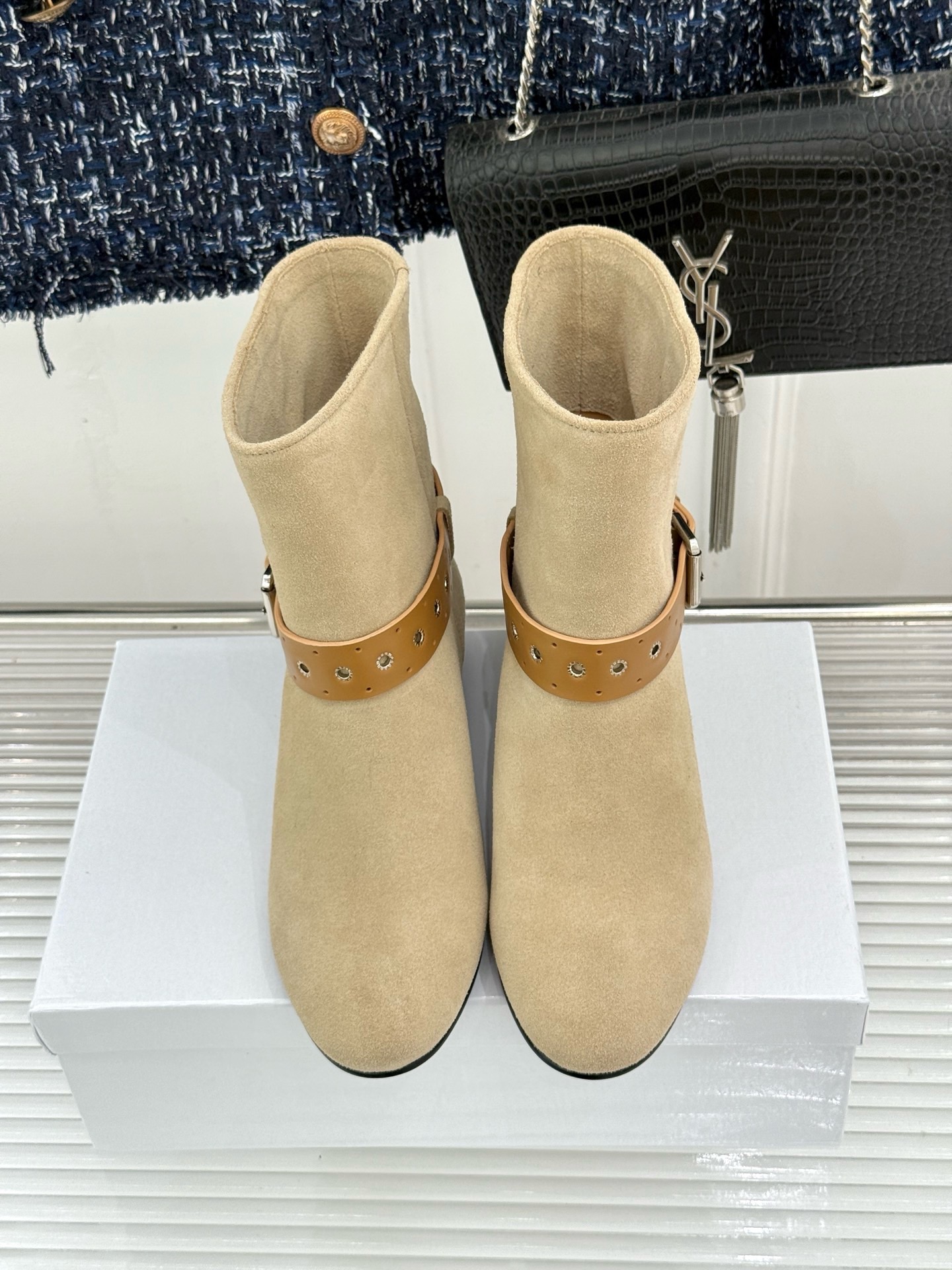 Ботильоны женские Isabel Marant Darner Buckle Boots бежевого цвета