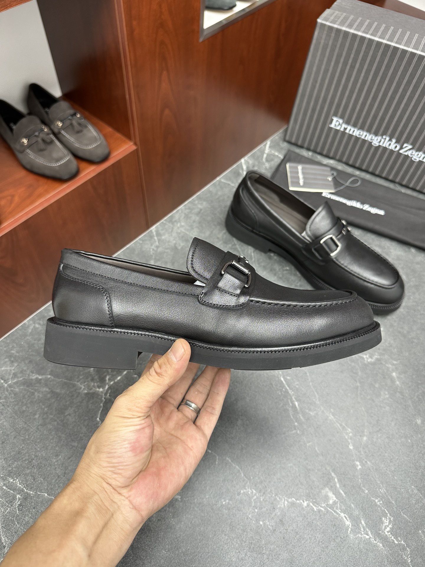 Лоферы мужские в стиле Ermenegildo Zegna с пряжкой чёрного цвета