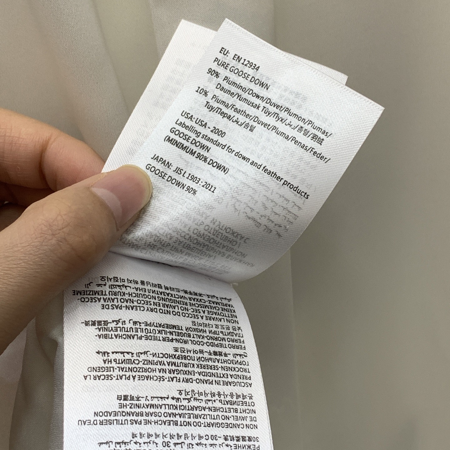 Рубашка унисекс в стиле Loewe белого цвета с логотипом 