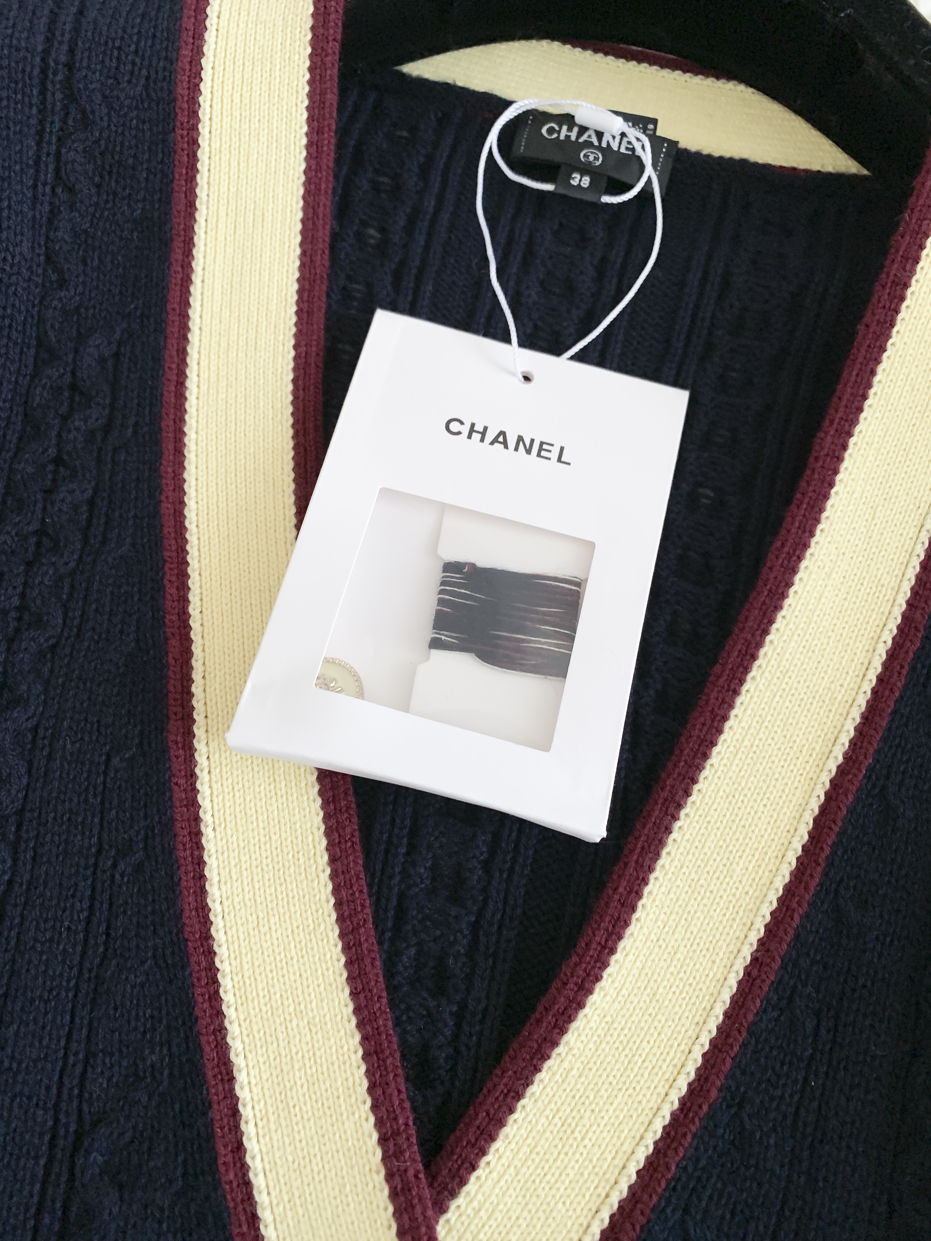 Костюм женский в стиле Chanel тёмно-синего с юбкой и кардиганом