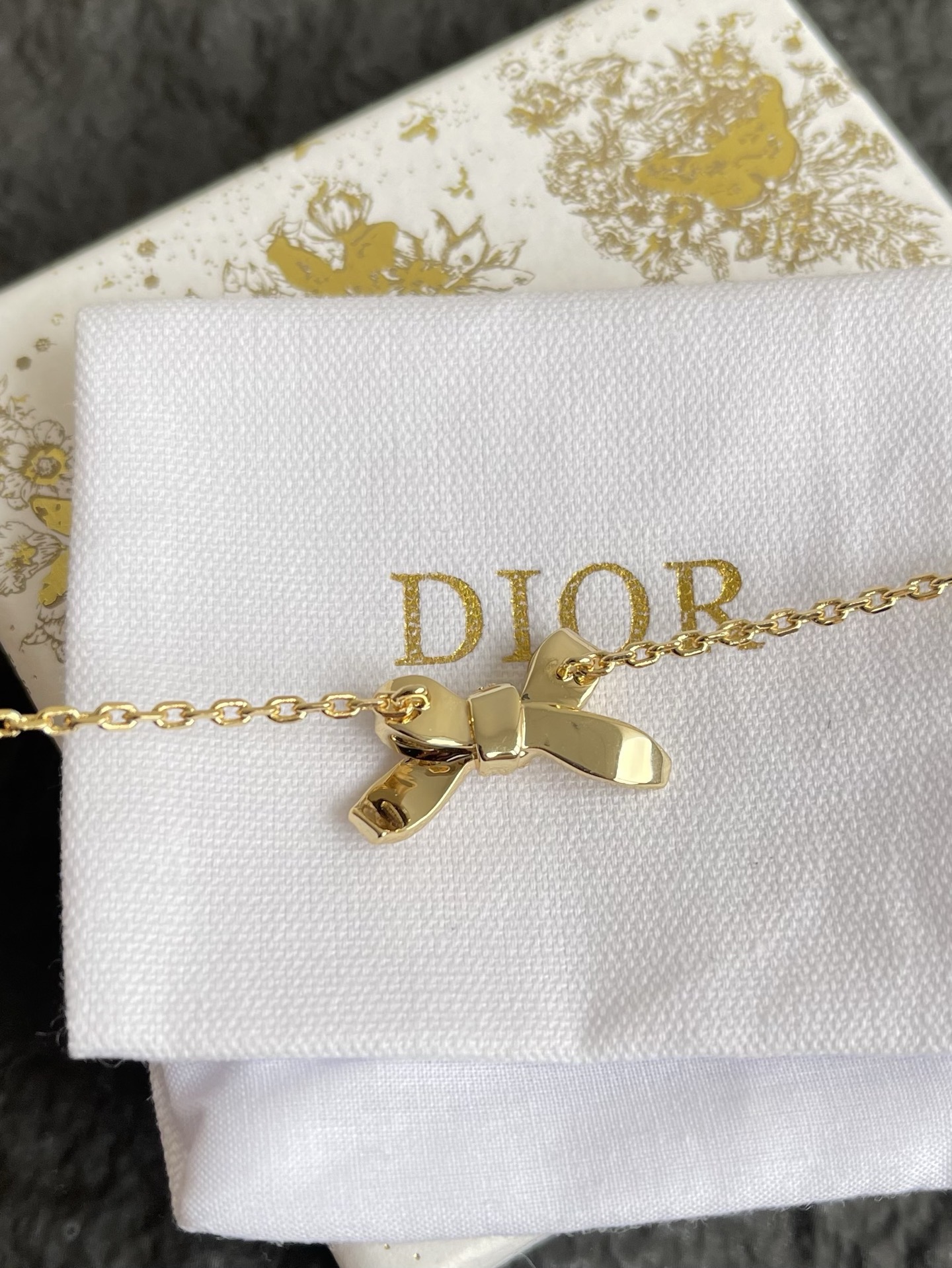 Подвеска женская Dior Delicate Bow