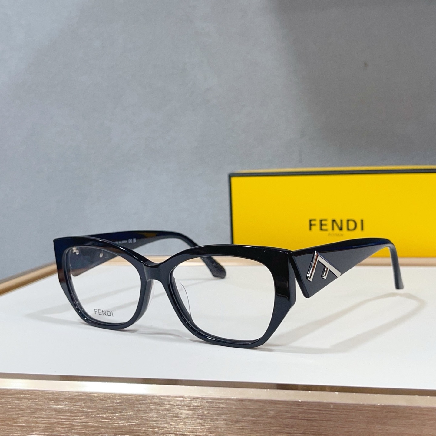 Оправа женская в стиле Fendi FE50063