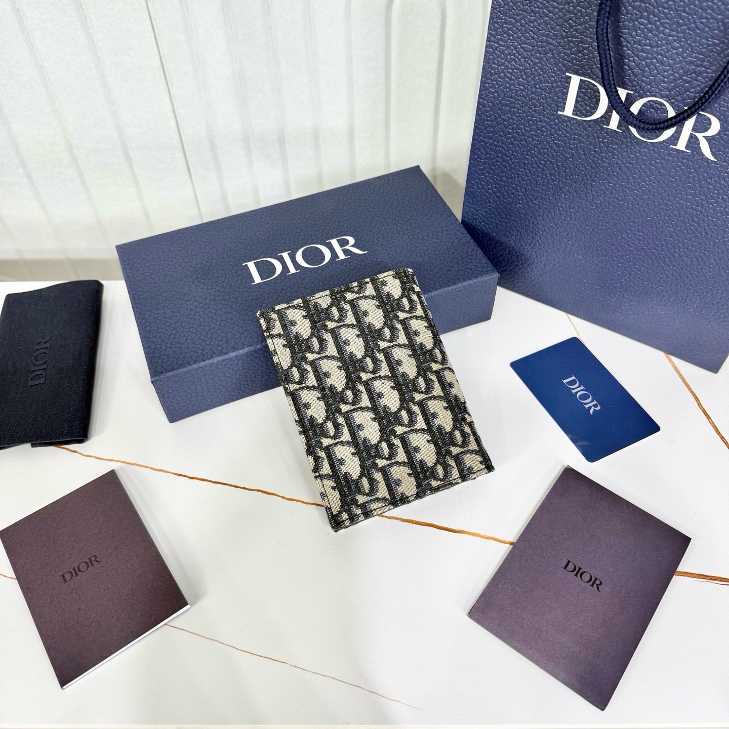 Обложка для паспорта Dior бежево-чёрного цвета