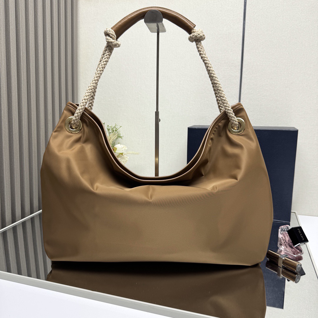 Сумка женская в стиле Prada Tote коричневого цвета 