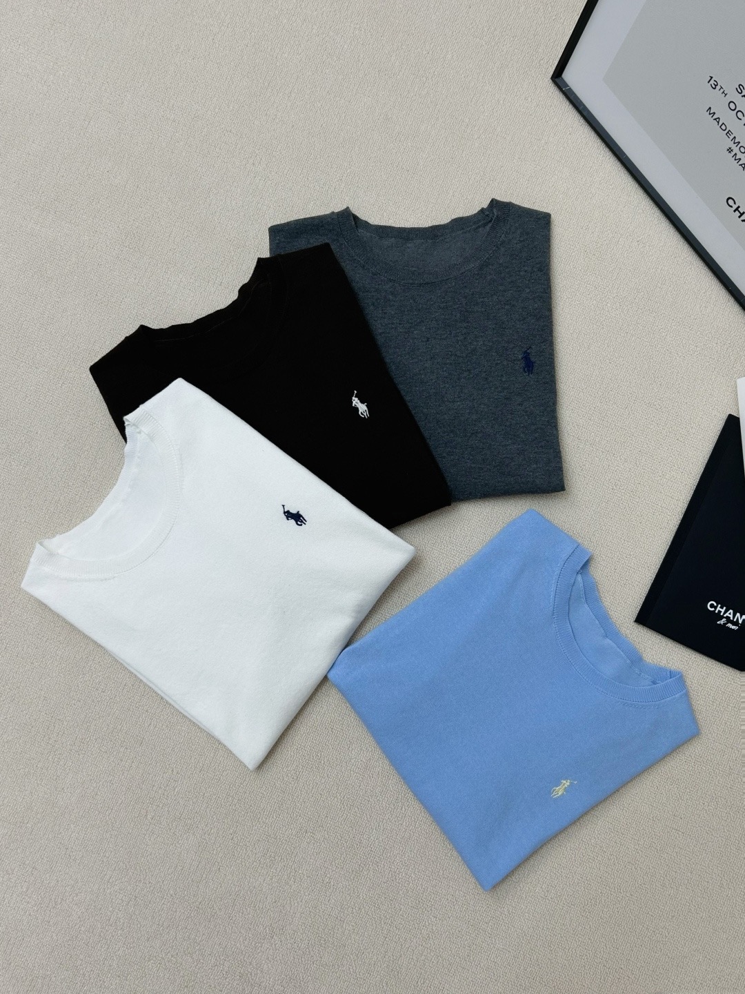 Футболка женская Ralph Lauren в голубом, белом, тёмно-коричневом, сером и чёрном цветах с вышитым логотипом