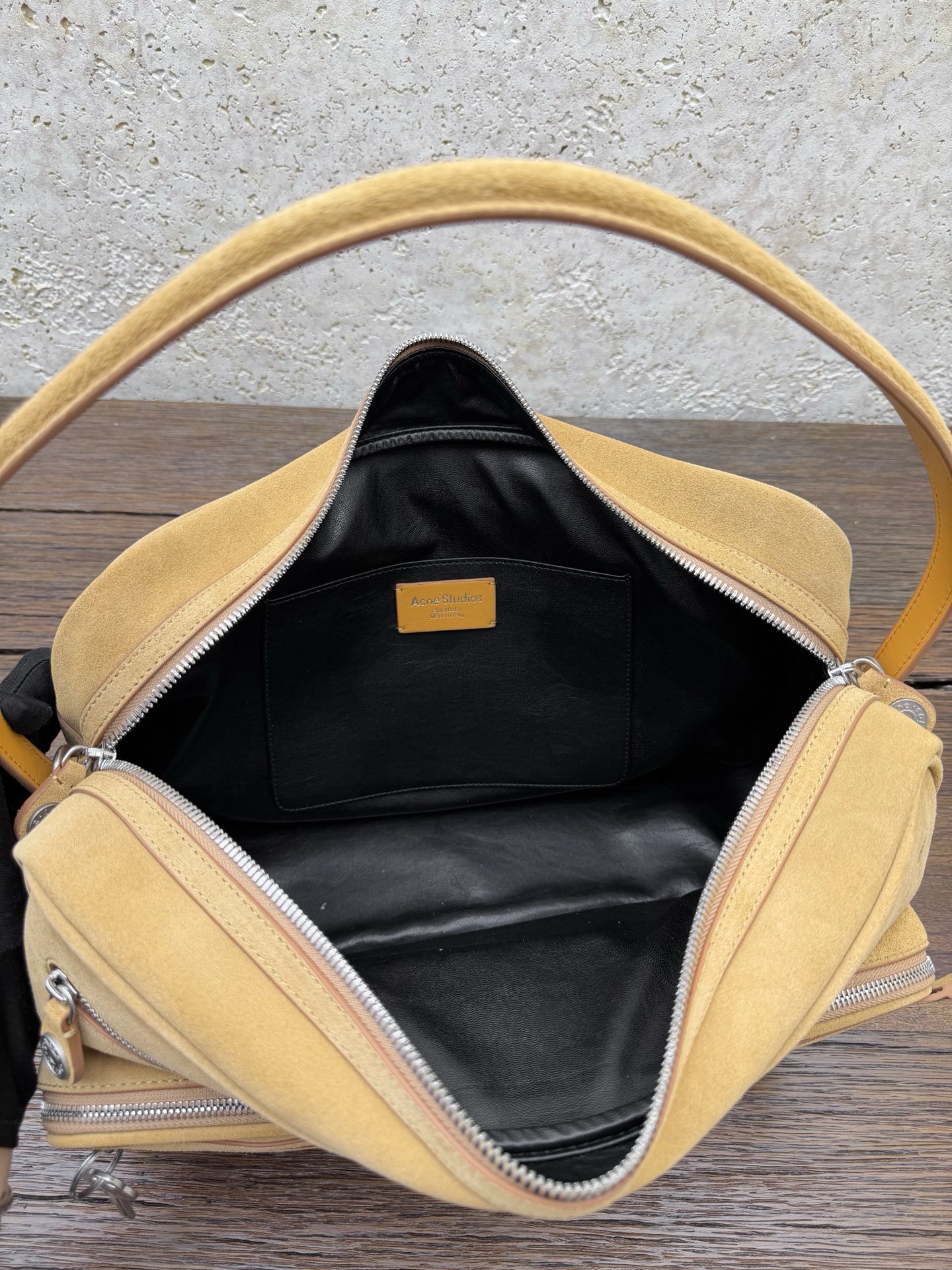 Сумка женская Acne Studios Camera Bag горчичного цвета