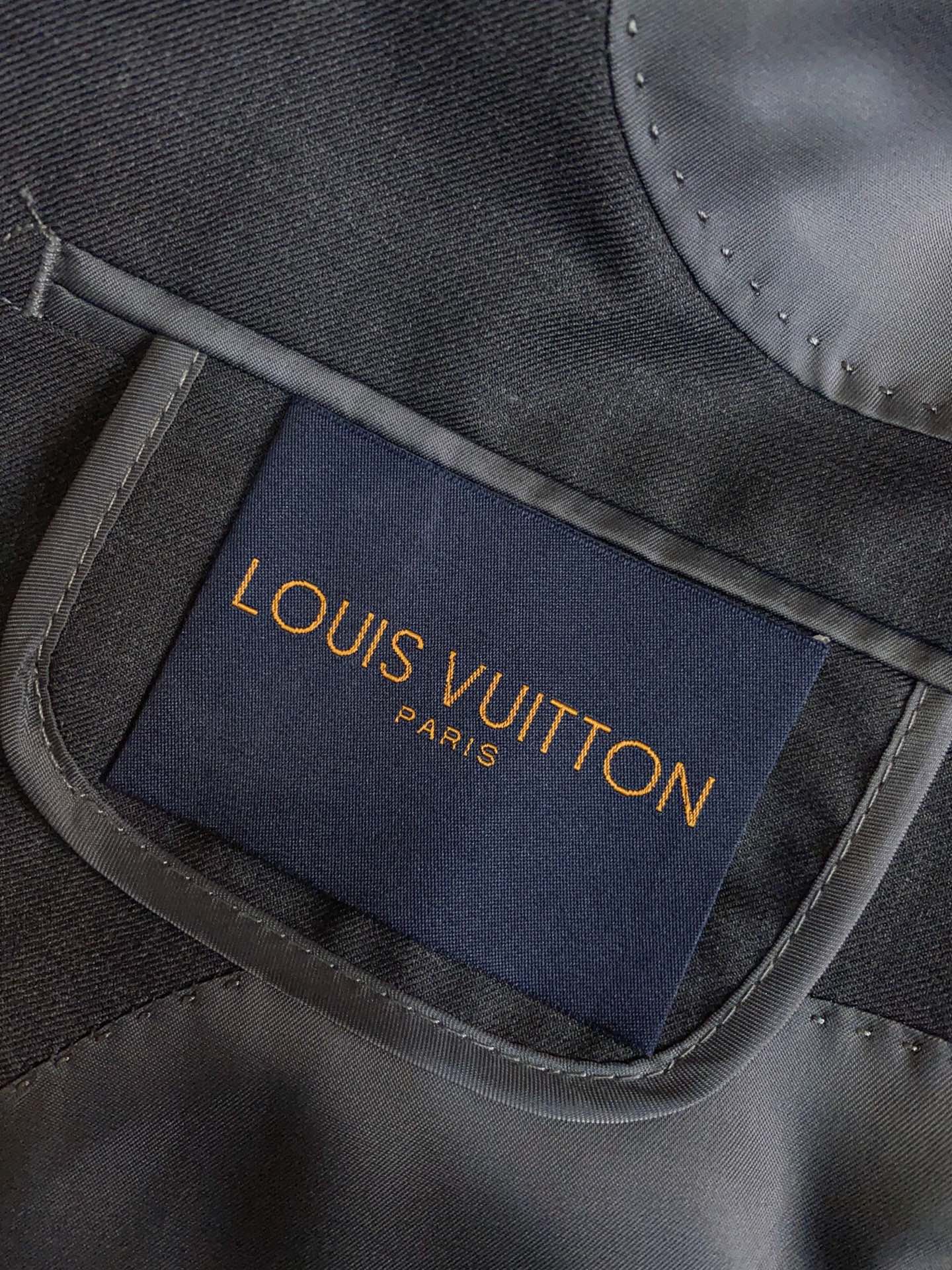 Костюм мужской в стиле Louis Vuitton классический серого цвета (пиджак + брюки)