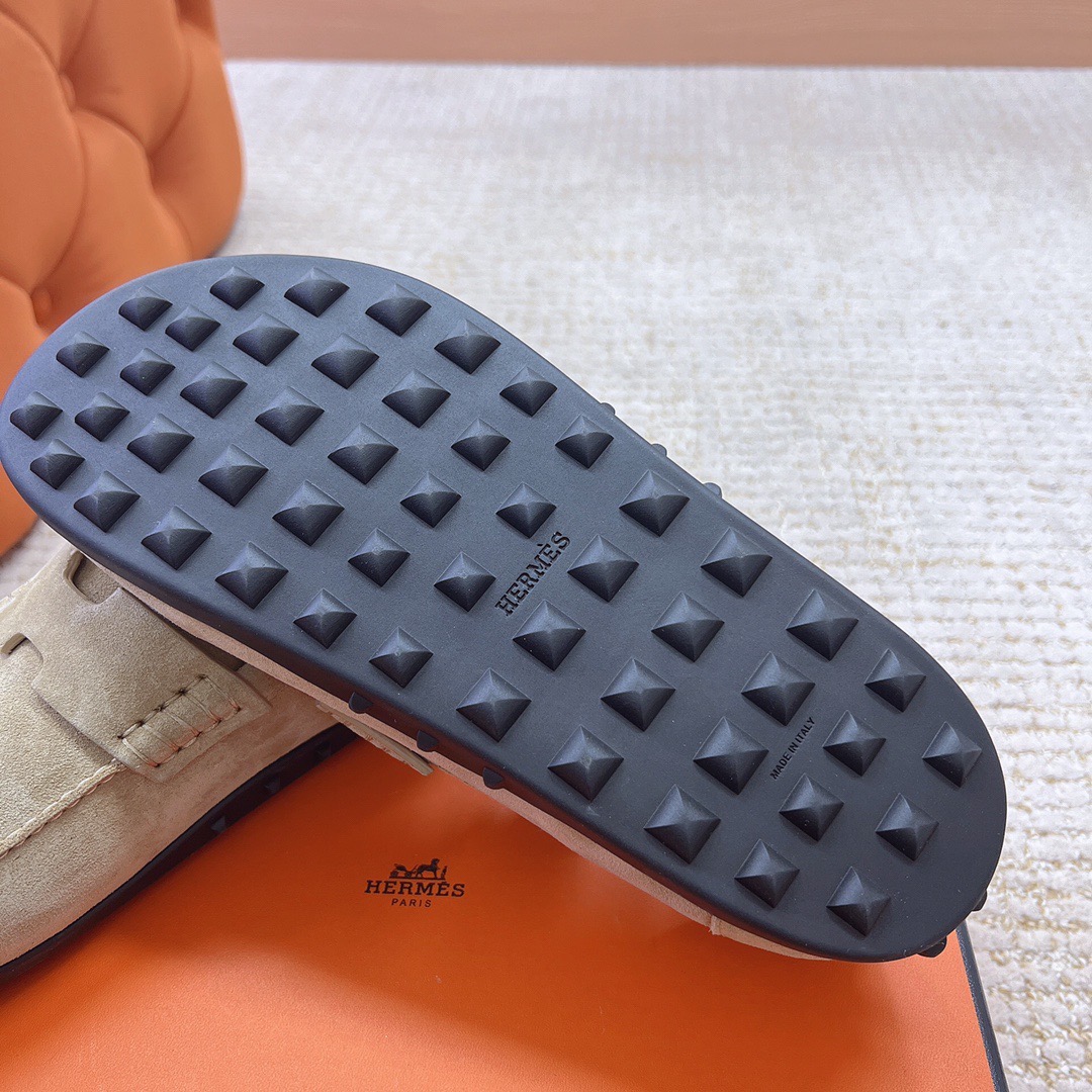 Лоферы мужские в стиле Hermès светло-бежевого цвета