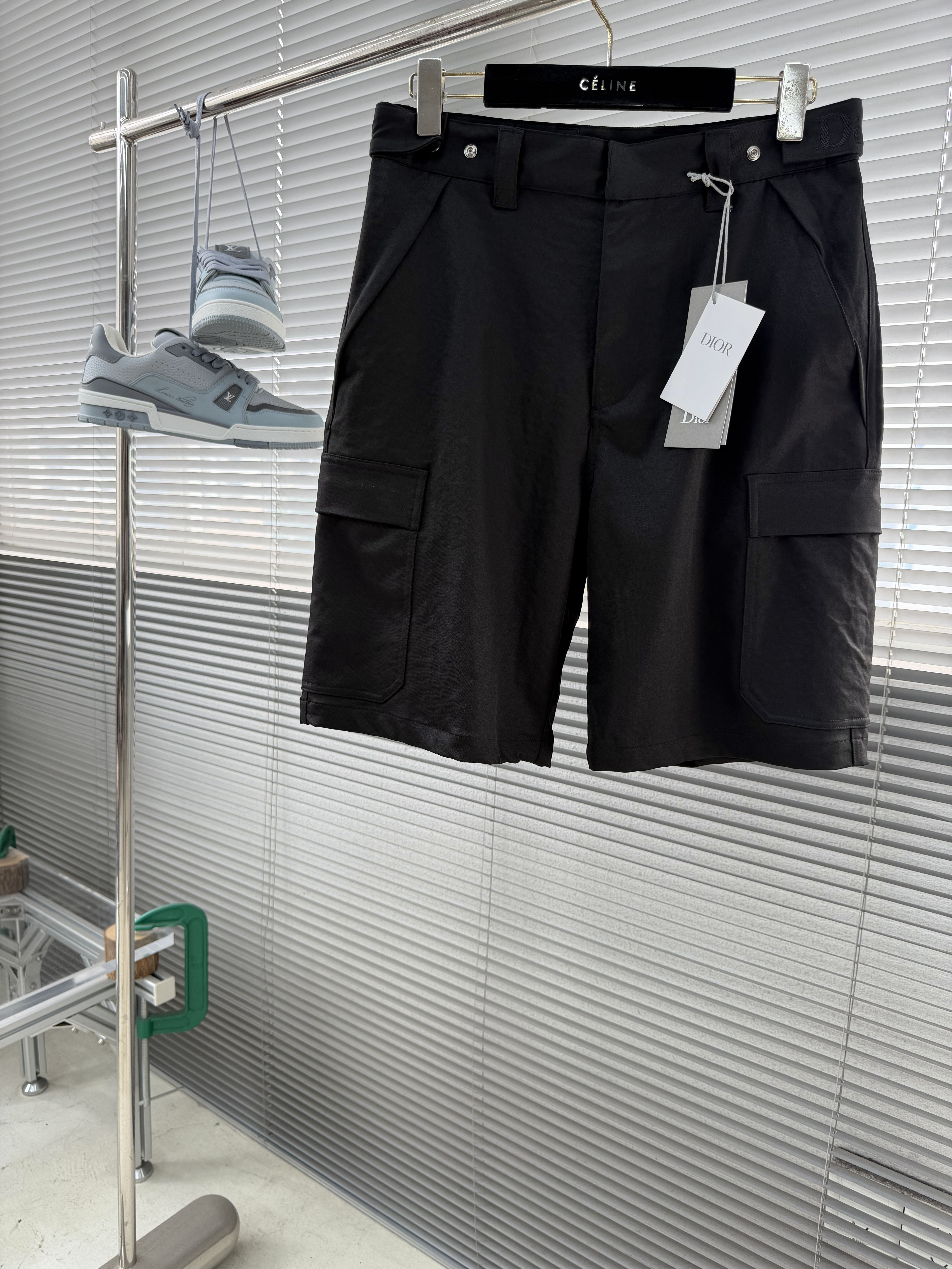 Шорты мужские в стиле Dior чёрного цвета карго с накладными карманами