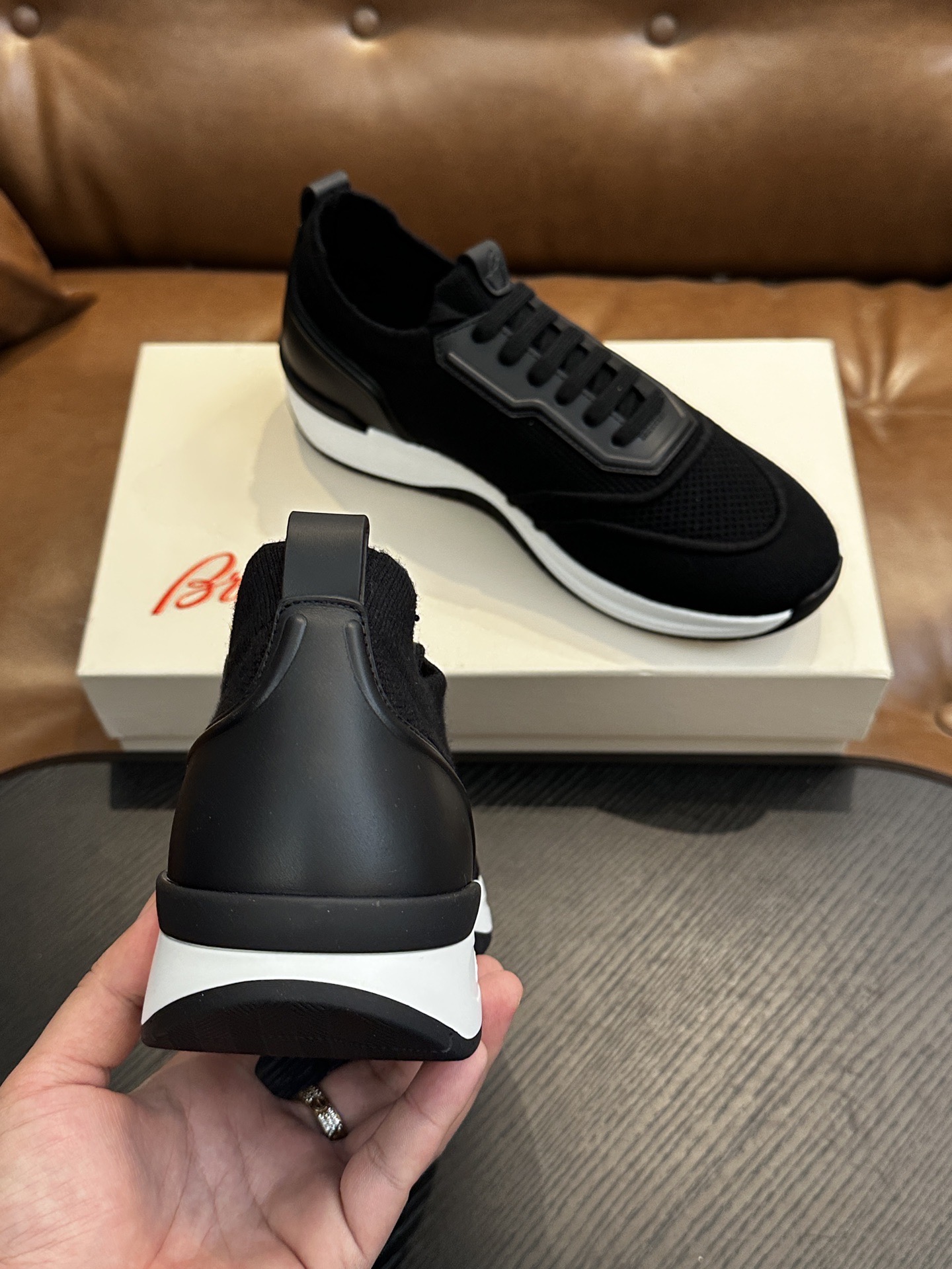 Кроссовки мужские в стиле Brioni чёрного цвета с белой подошвой