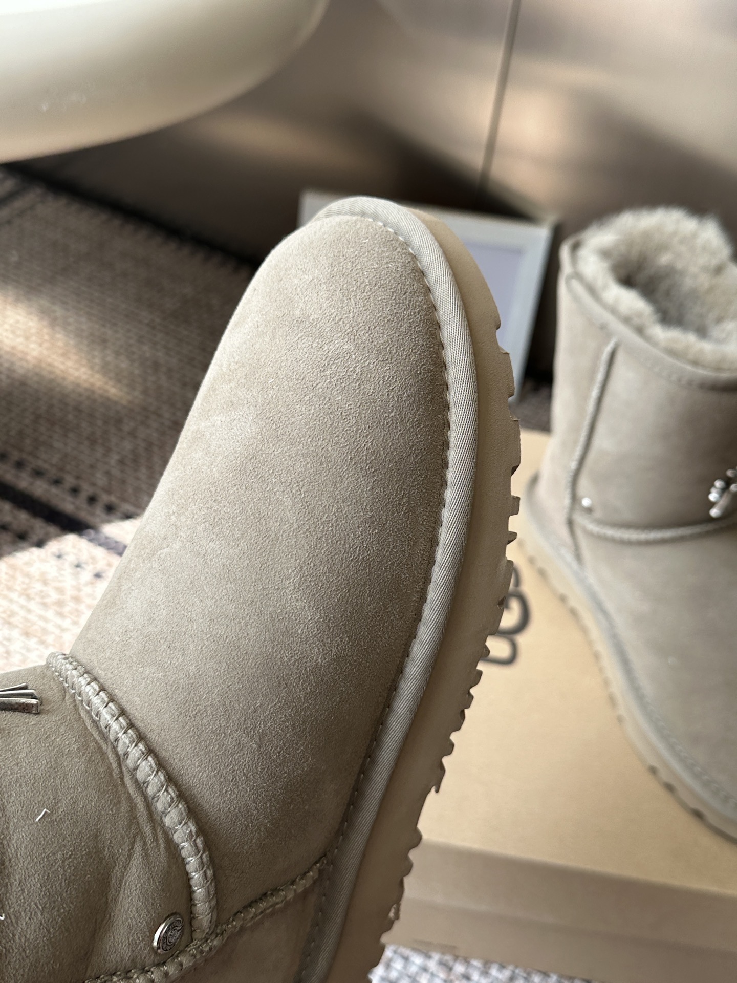 Угги женские UGG x Chrome Hearts Classic Short II бежевого цвета
