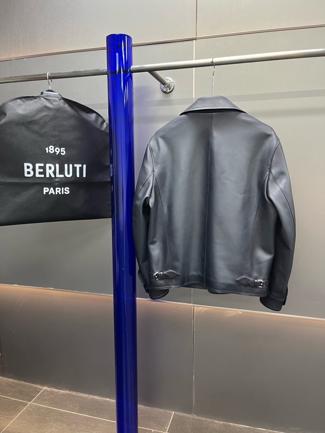 Куртка мужская Berluti серого цвета с отложным воротником