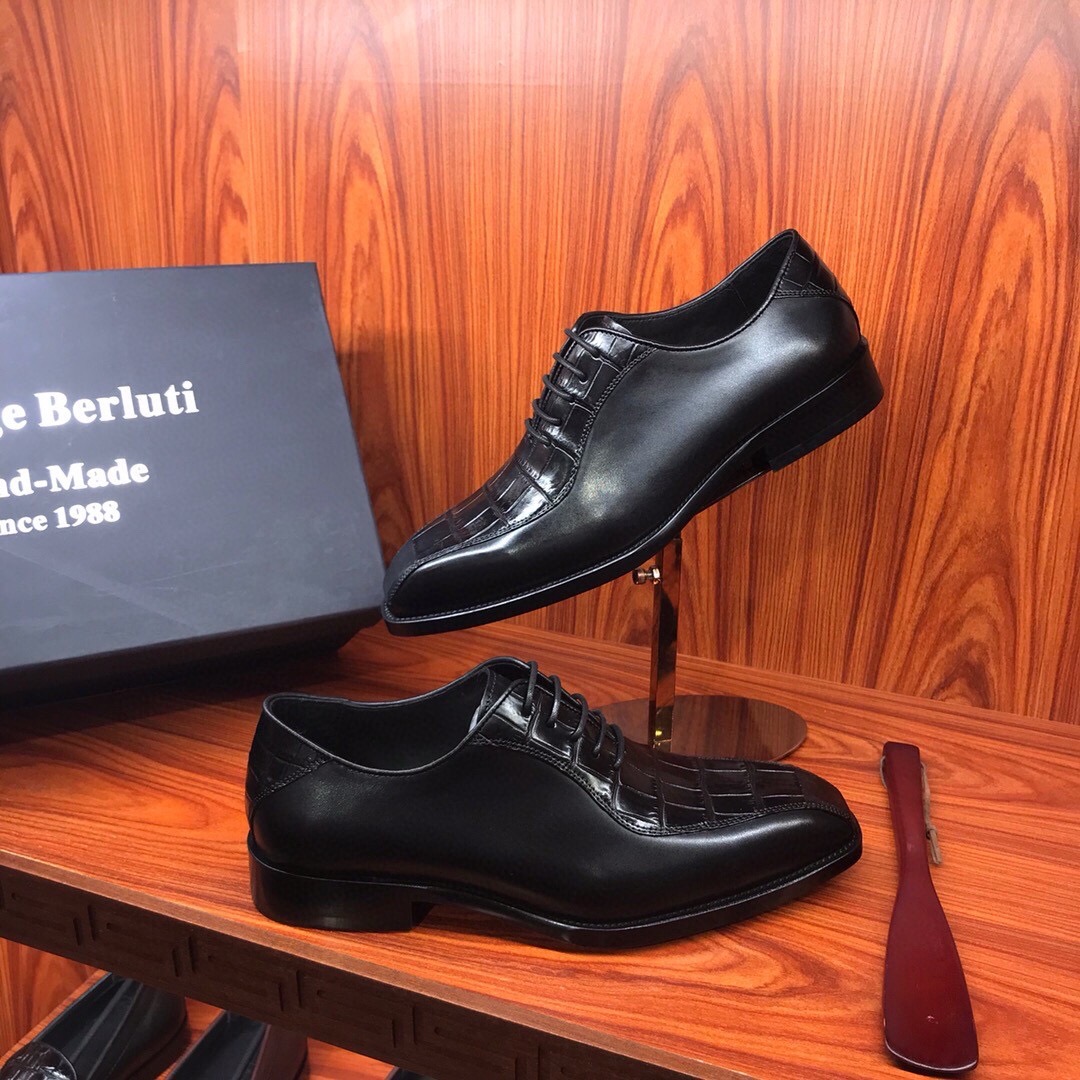Оксфорды мужские Berluti из кожи крокодила чёрного цвета