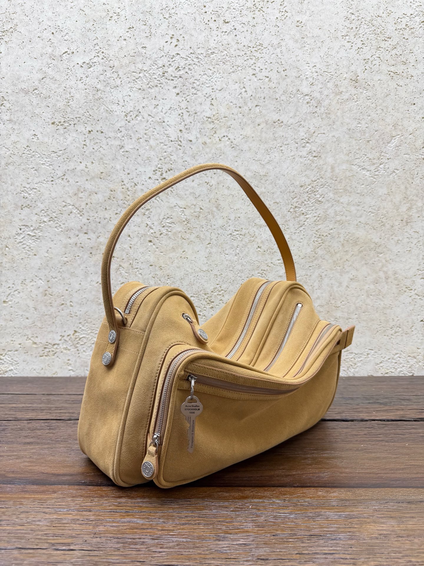 Сумка женская Acne Studios Camera Bag горчичного цвета