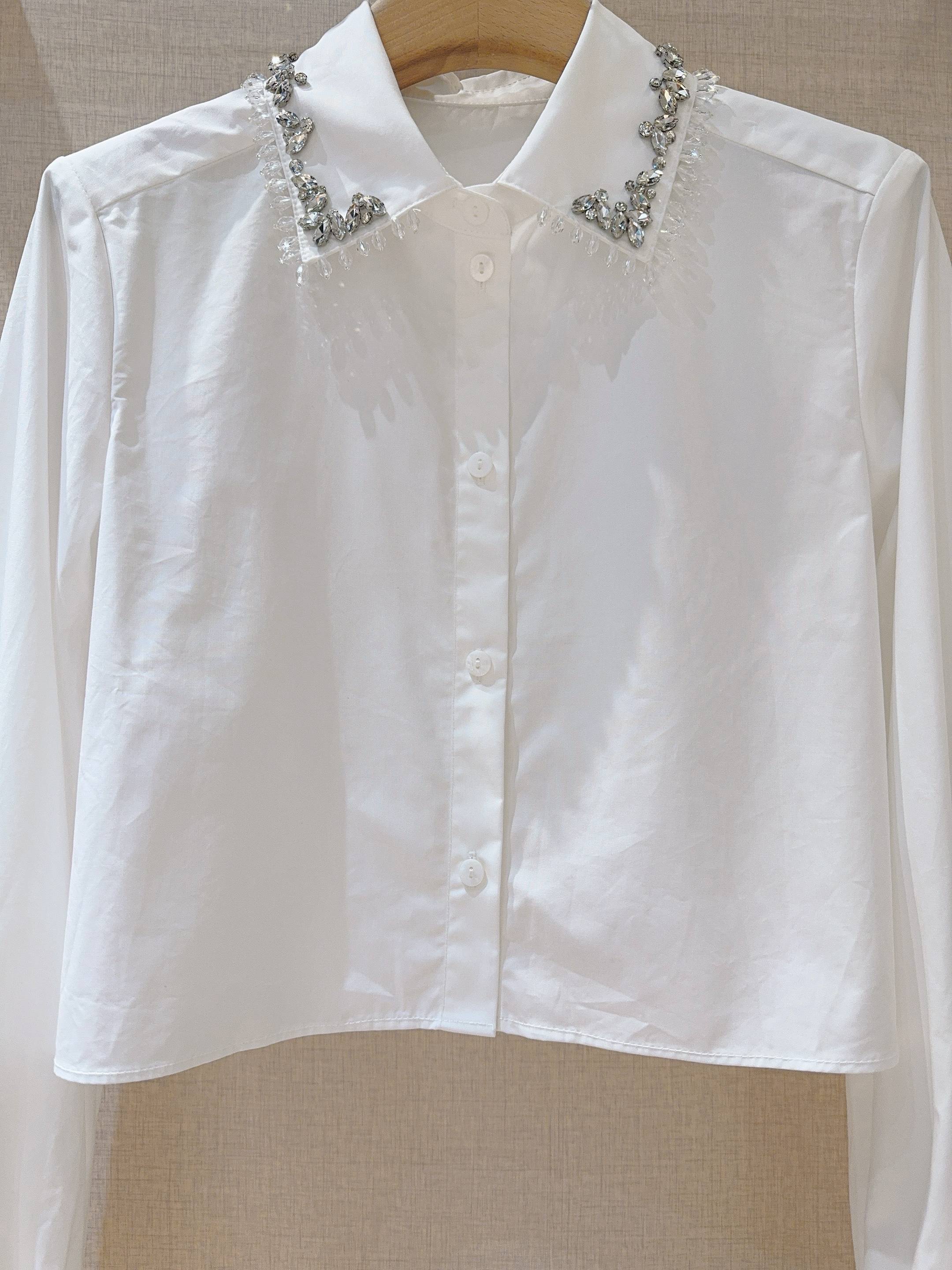 Рубашка женская в стиле CinqàSept  из хлопка белого цвета укороченная с декоративной отделкой