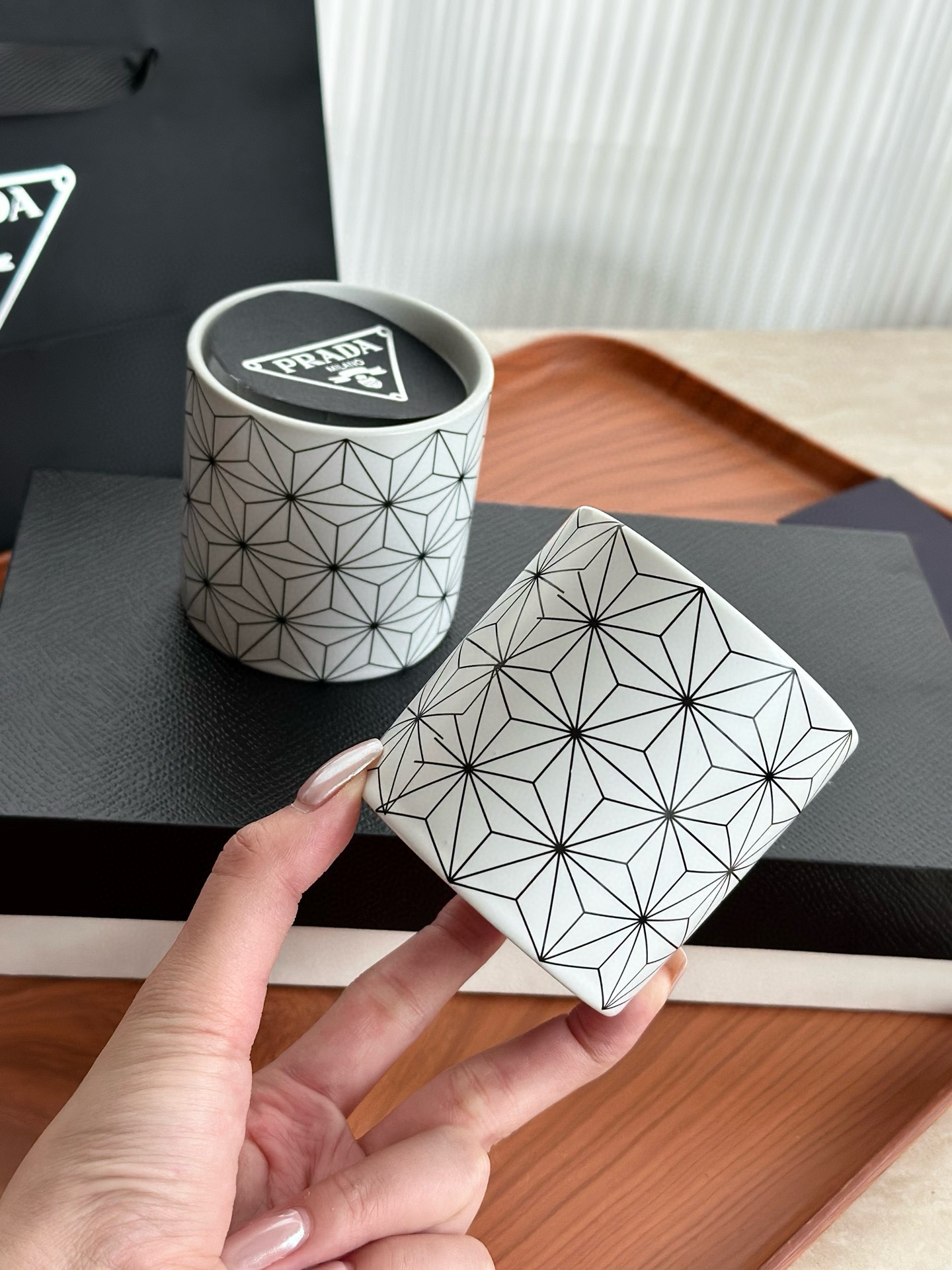  Свечи ароматические в стиле Prada, белый геометрический набор из 2 шт.