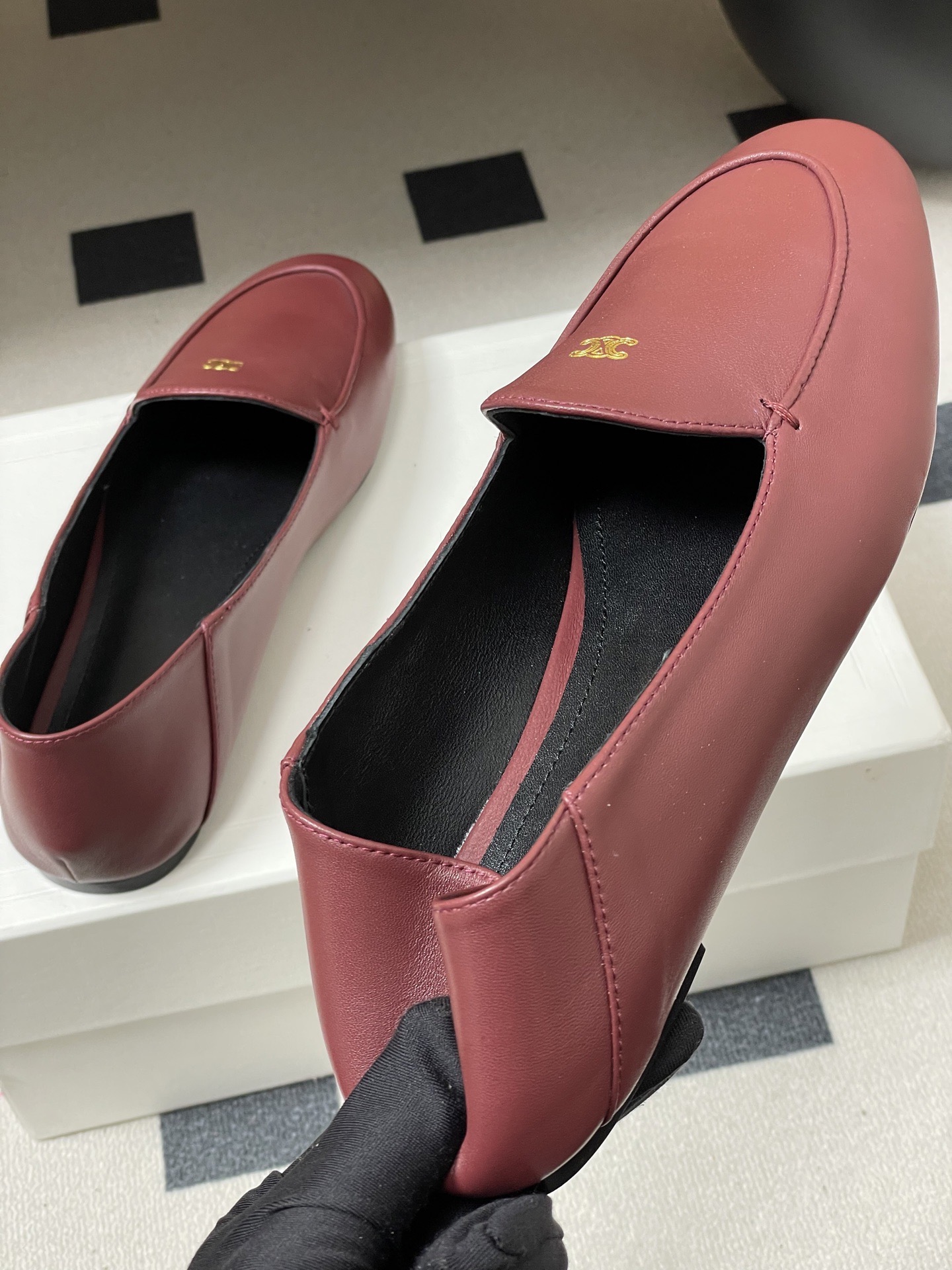 Лоферы женские в стиле Celine бордового цвета