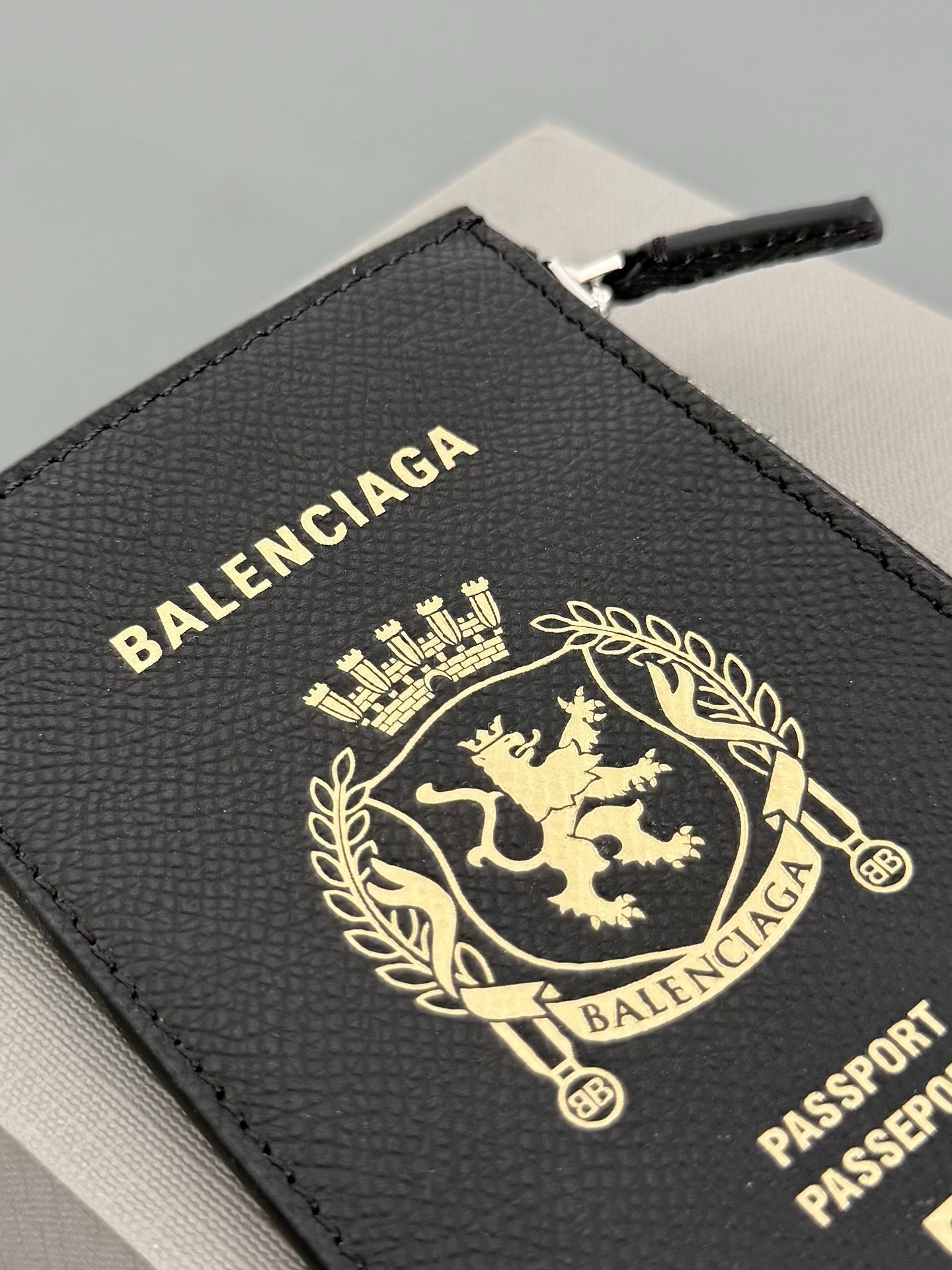 Кошелёк Balenciaga Winter Passport чёрного цвета