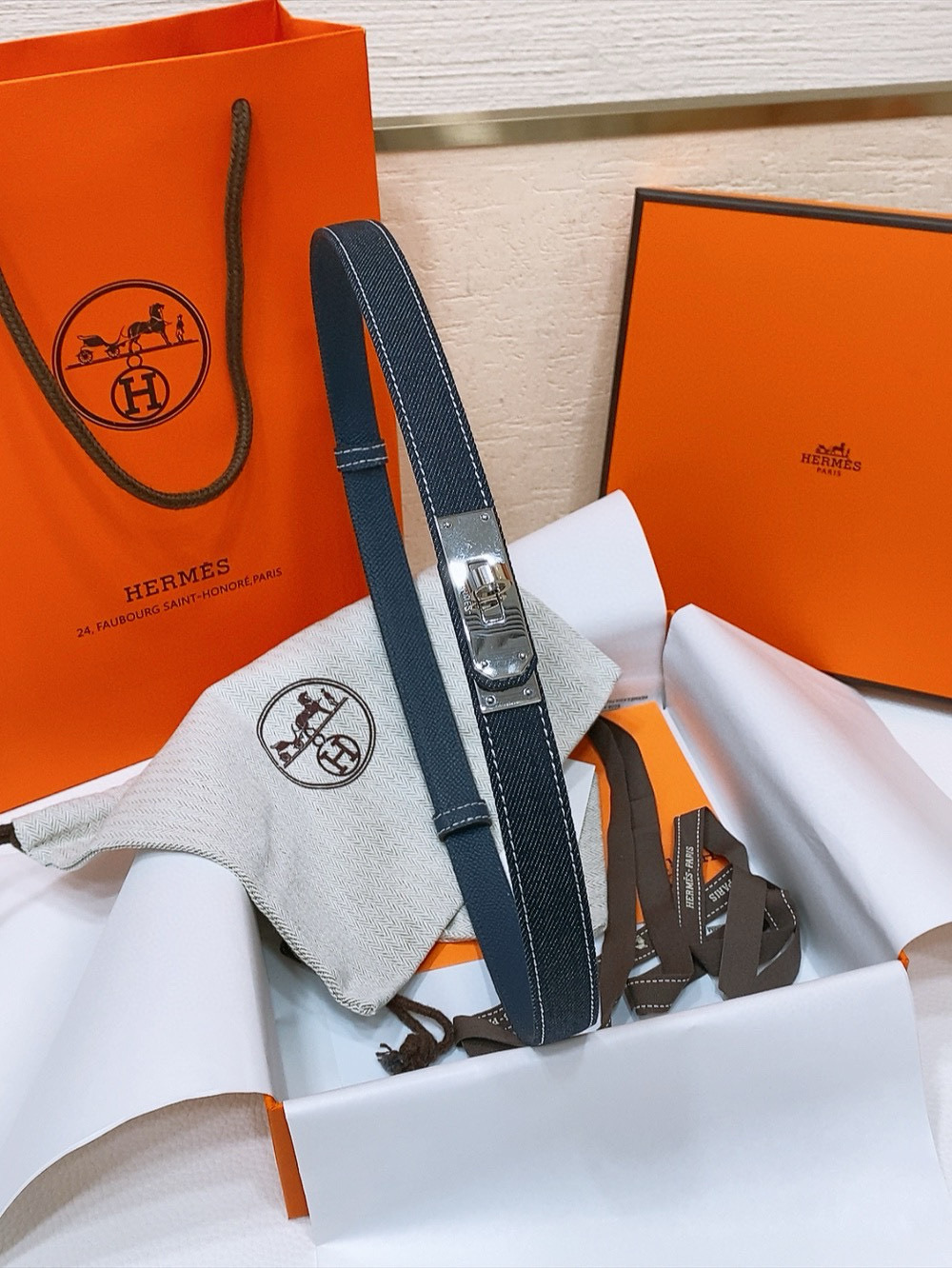 Ремень женский в стиле Hermès Kelly из кожи Epsom тёмно-синего цвета с золотой пряжкой шириной 1.8 см