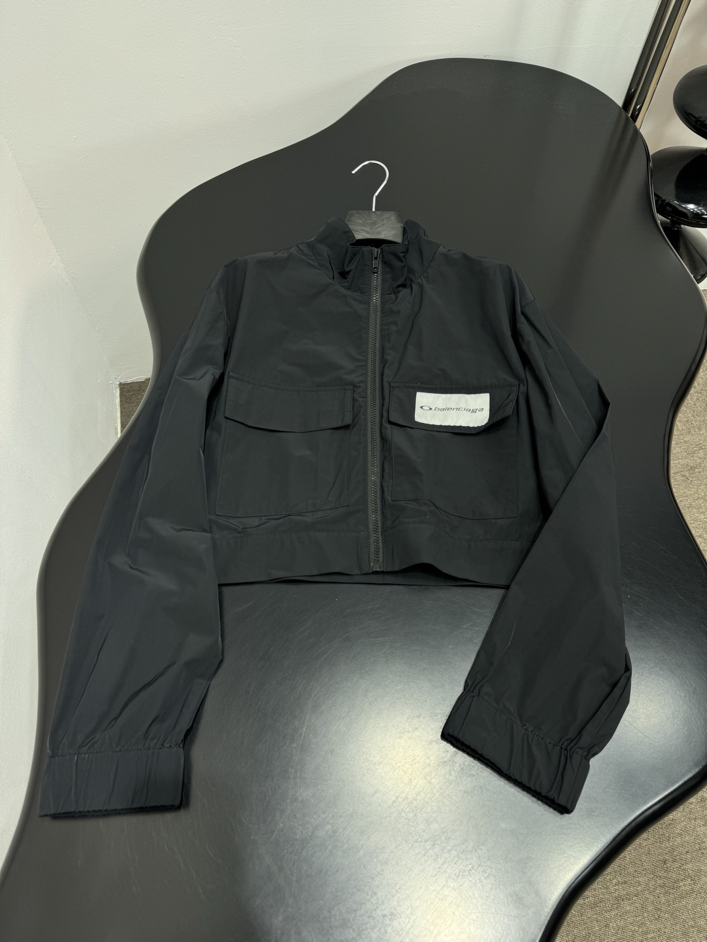 Куртка женская в стиле Balenciaga Loop Sports чёрного цвета укороченная