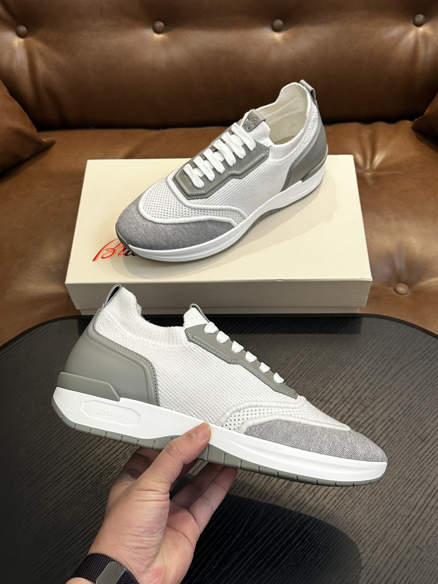 Кроссовки мужские в стиле Brioni серо-белого цвета