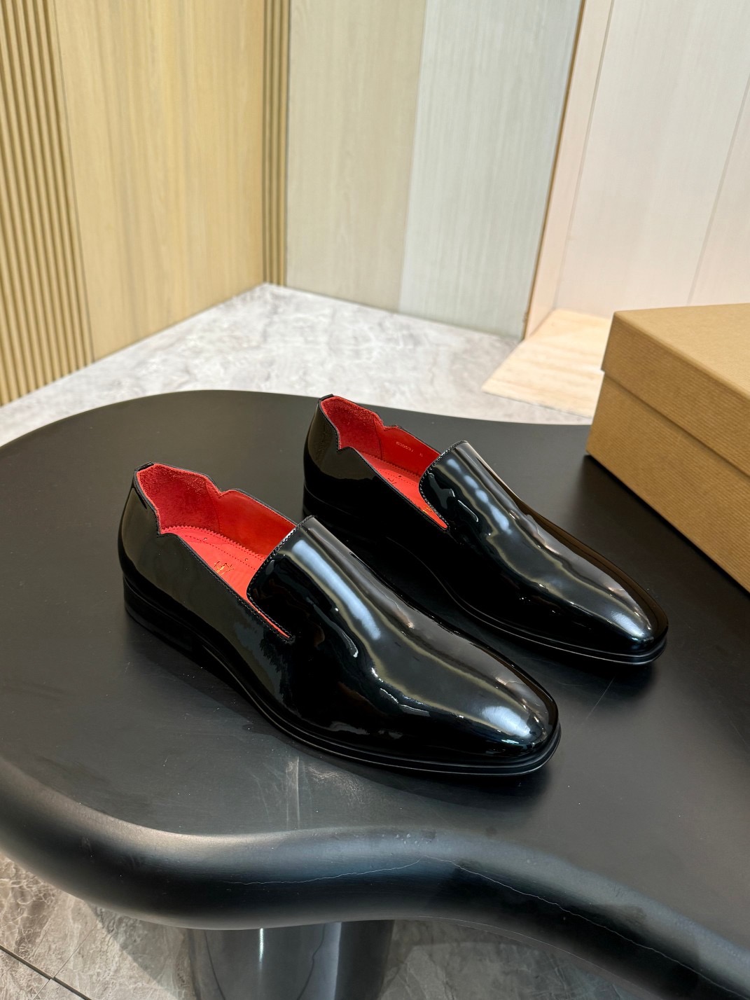 Лоферы мужские Christian Louboutin Dandelion чёрного цвета