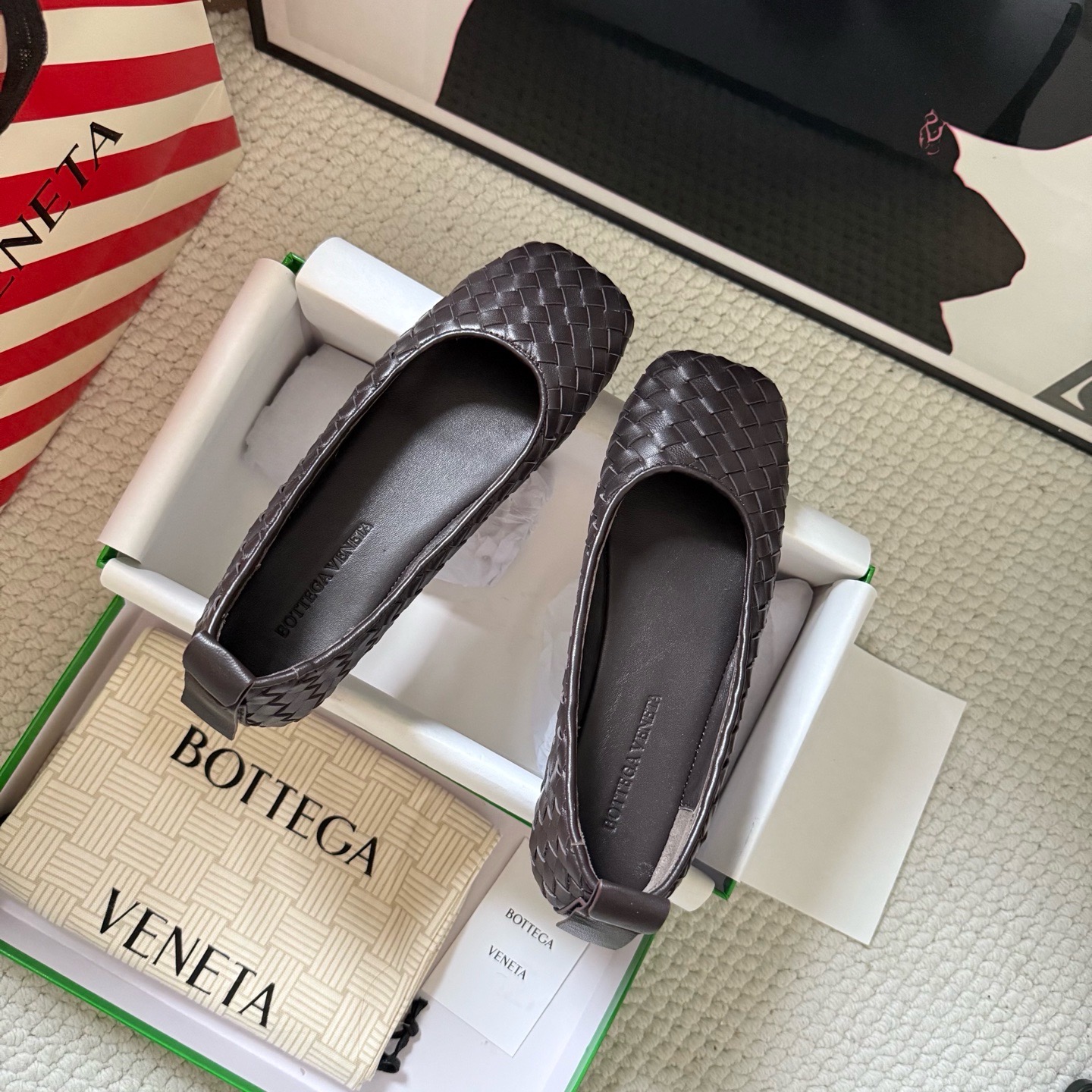 Балетки женские в стиле Bottega Veneta Charlotte тёмно-коричневого цвета