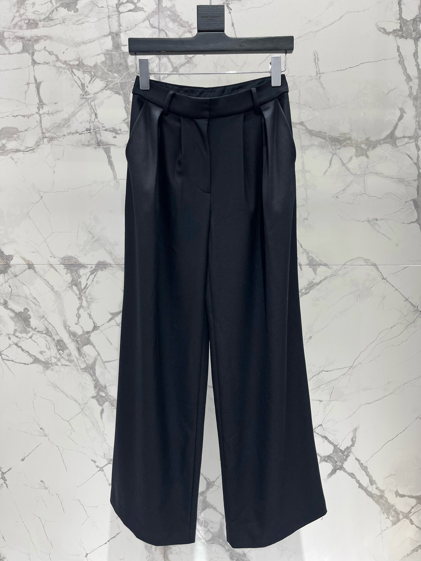 Костюм женский Saint Laurent чёрного цвета