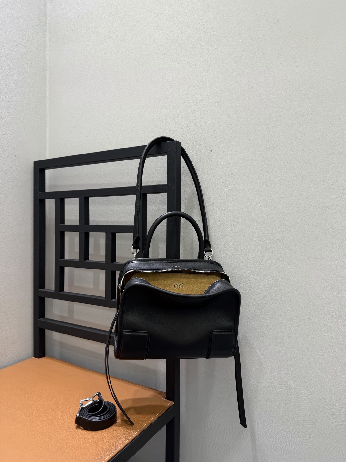 Сумка женская в стиле Loewe Amazona 180 чёрного цвета