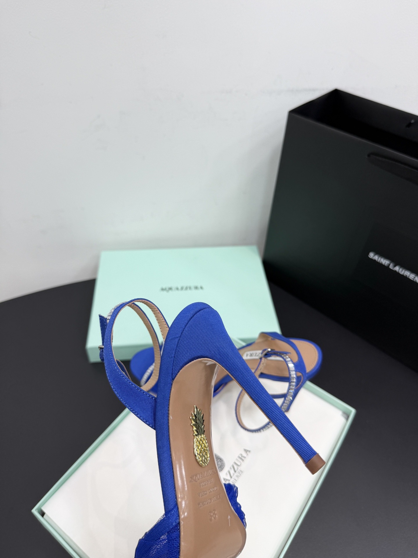 Босоножки женские Aquazzura синего цвета