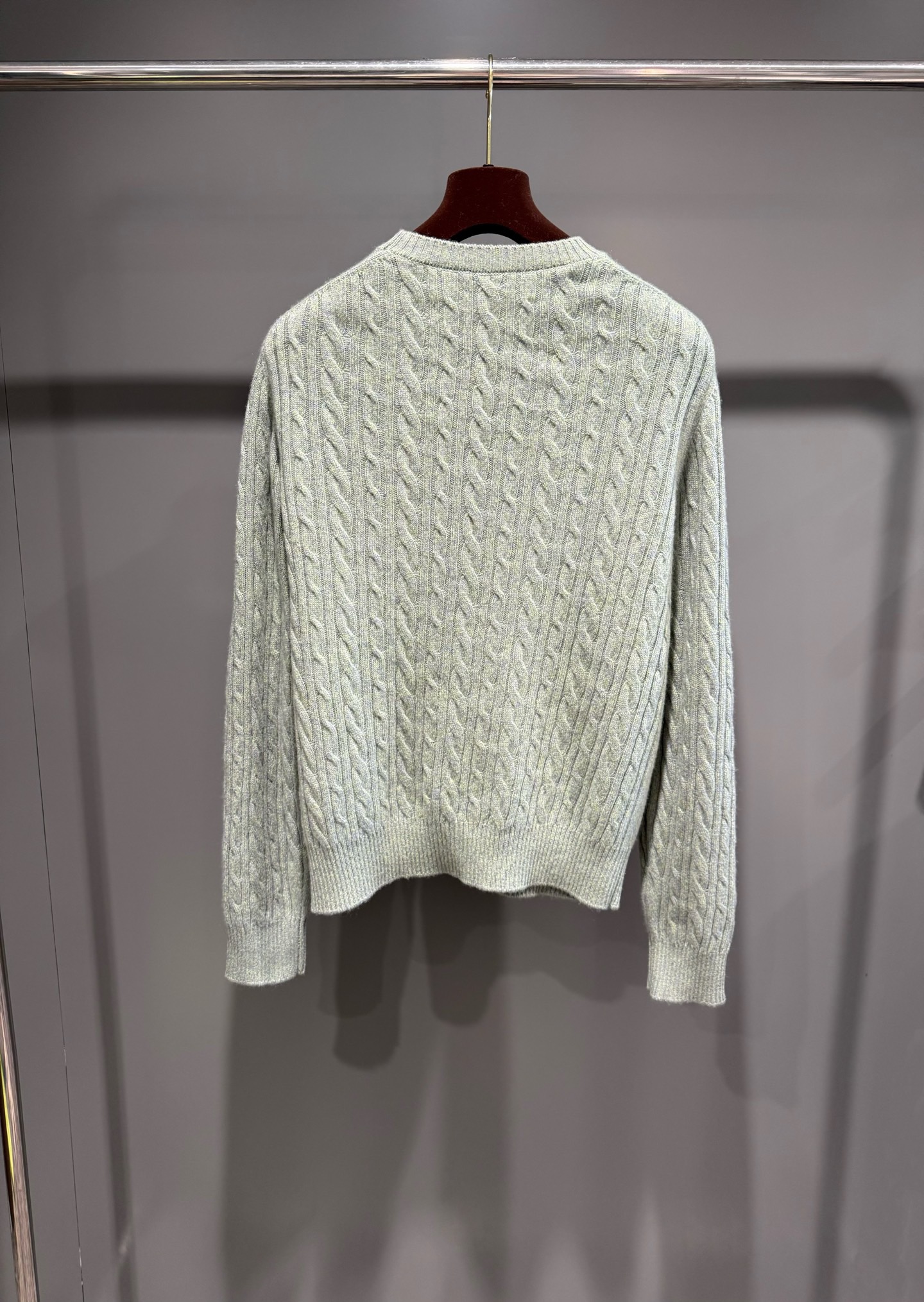 Свитер мужской в стиле Loro Piana Treccia из 100% шерсти молочного цвета